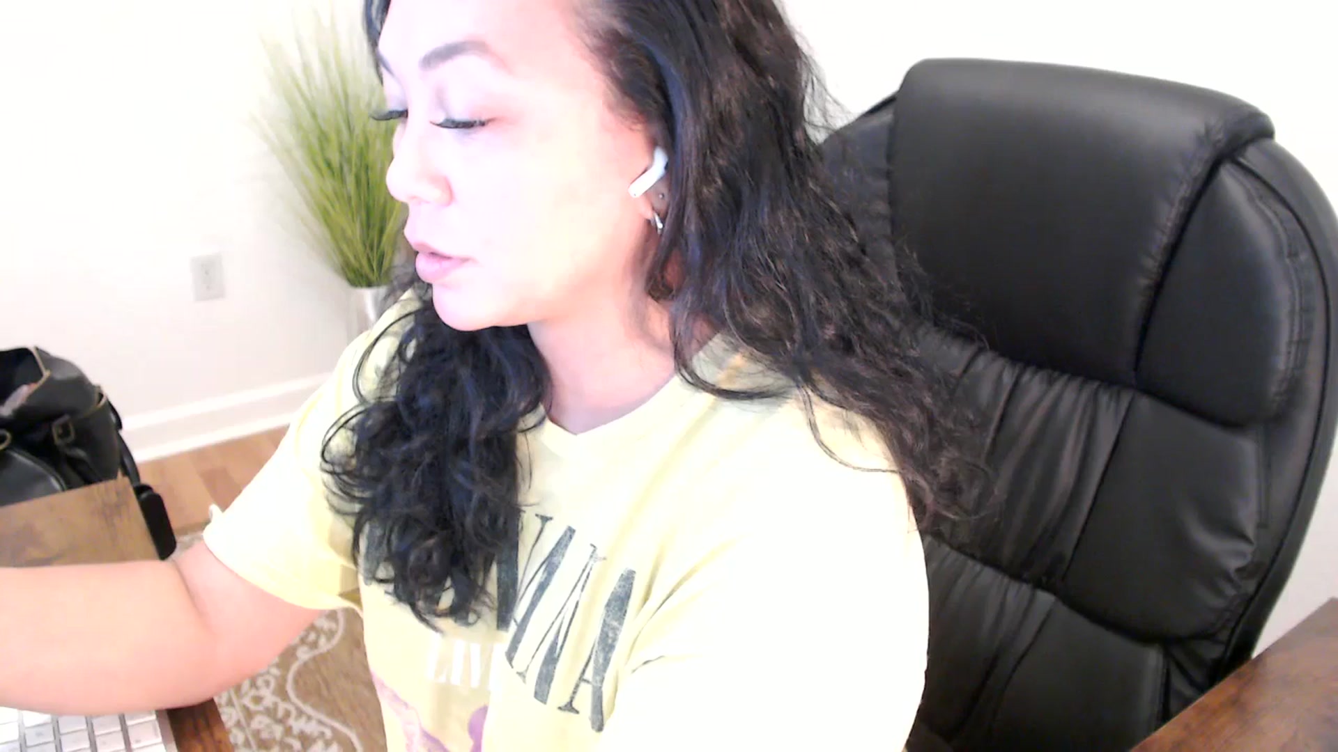 Gallery image thumbnail from MickaylaStar's myfreecams stream on, 06/04/2025, 19:02 image 5 of 20