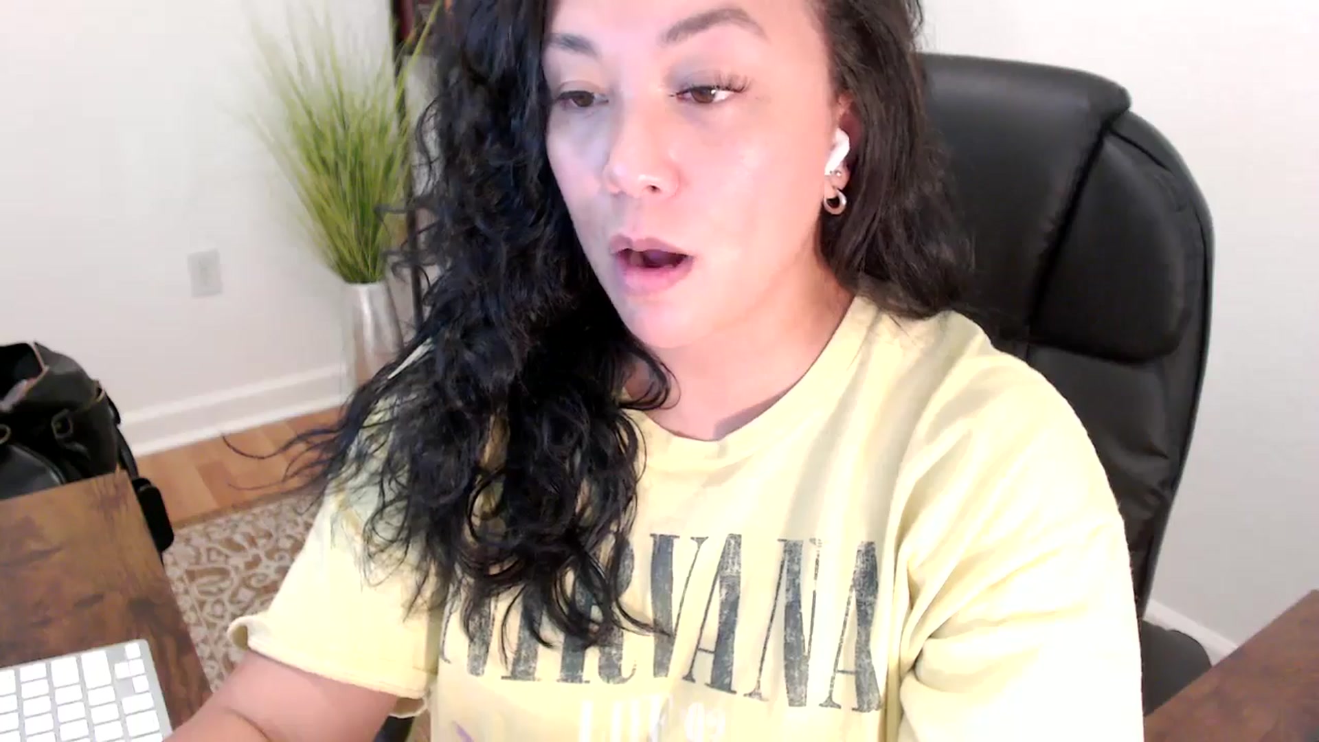 Gallery image thumbnail from MickaylaStar's myfreecams stream on, 06/04/2025, 19:02 image 6 of 20