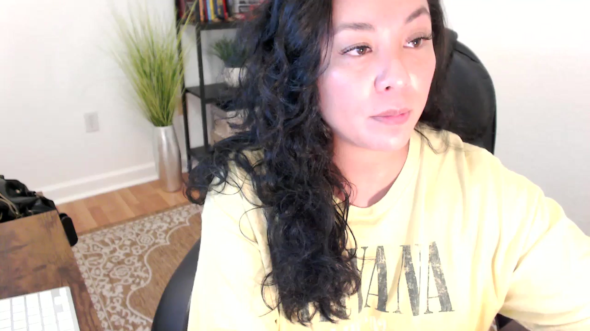 Gallery image thumbnail from MickaylaStar's myfreecams stream on, 06/04/2025, 19:02 image 16 of 20