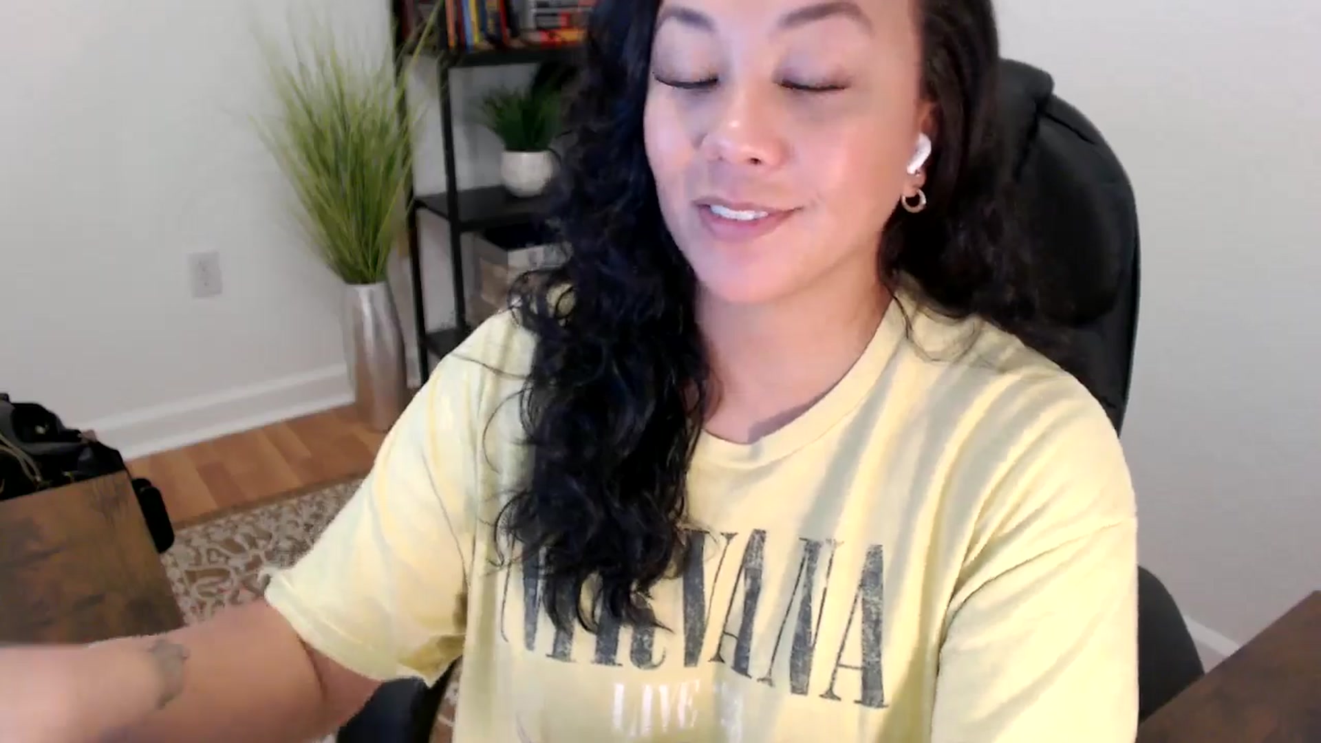 Gallery image thumbnail from MickaylaStar's myfreecams stream on, 06/04/2025, 19:02 image 18 of 20