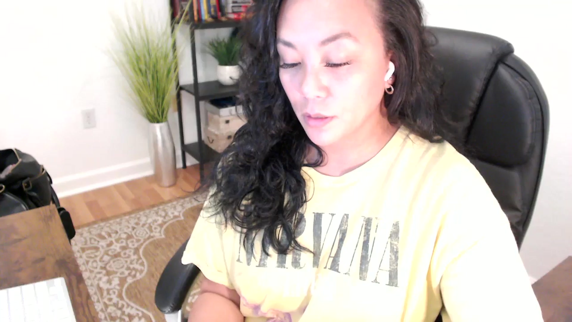 Gallery image thumbnail from MickaylaStar's myfreecams stream on, 06/04/2025, 19:02 image 7 of 20
