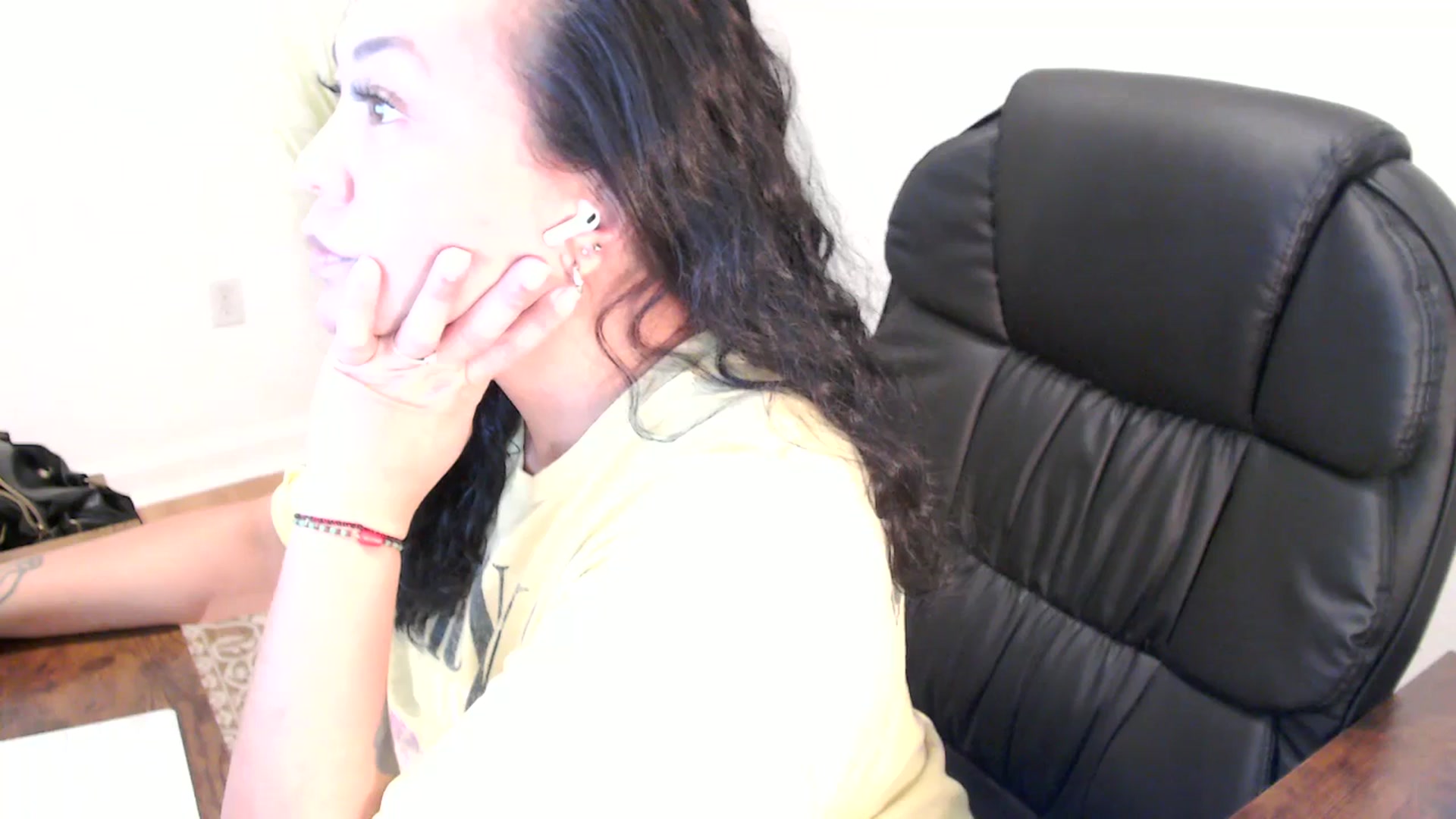 Gallery image thumbnail from MickaylaStar's myfreecams stream on, 06/04/2025, 19:02 image 10 of 20