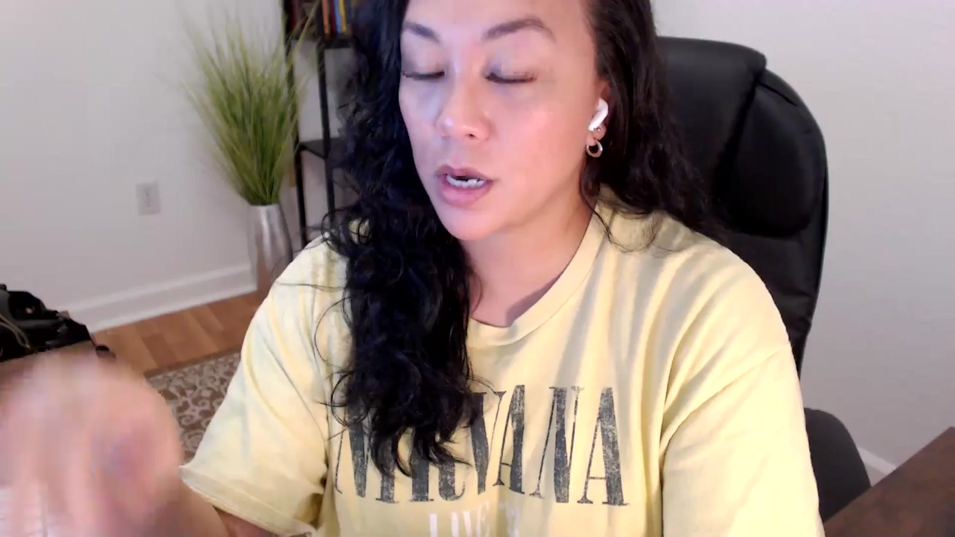 Gallery image thumbnail from MickaylaStar's myfreecams stream on, 06/04/2025, 19:02 image 19 of 20