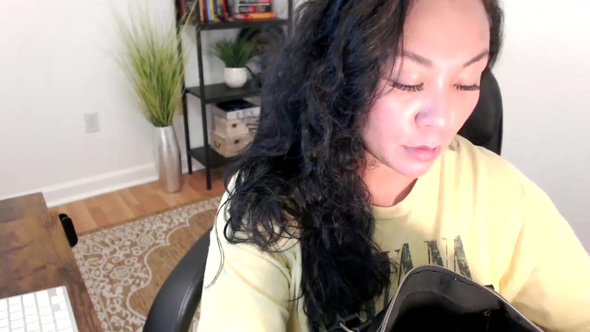 Gallery image thumbnail from MickaylaStar's myfreecams stream on, 06/04/2025, 19:02 image 9 of 20
