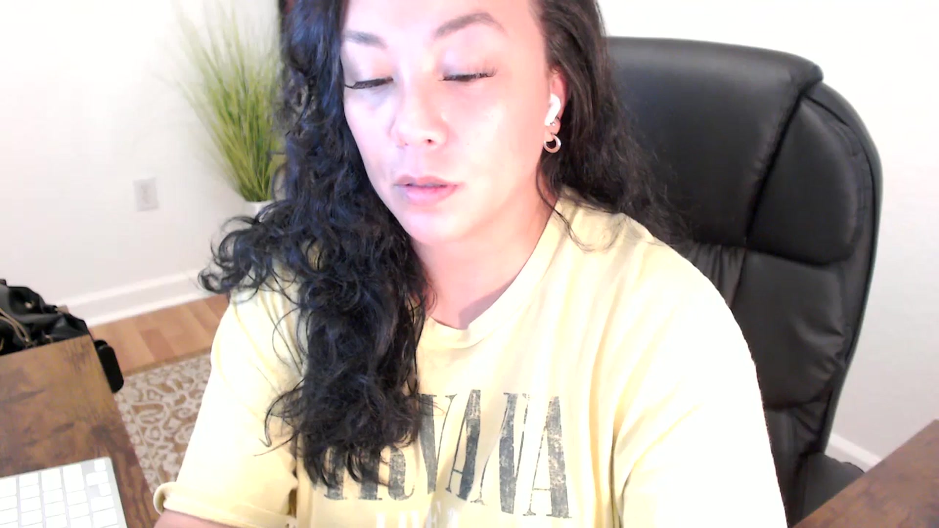 Gallery image thumbnail from MickaylaStar's myfreecams stream on, 06/04/2025, 19:02 image 14 of 20