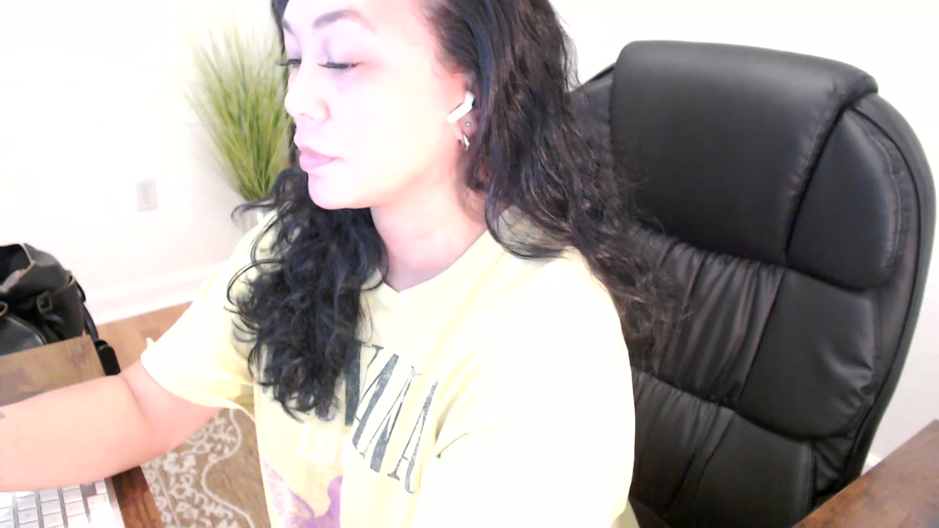 Gallery image thumbnail from MickaylaStar's myfreecams stream on, 06/04/2025, 19:02 image 3 of 20