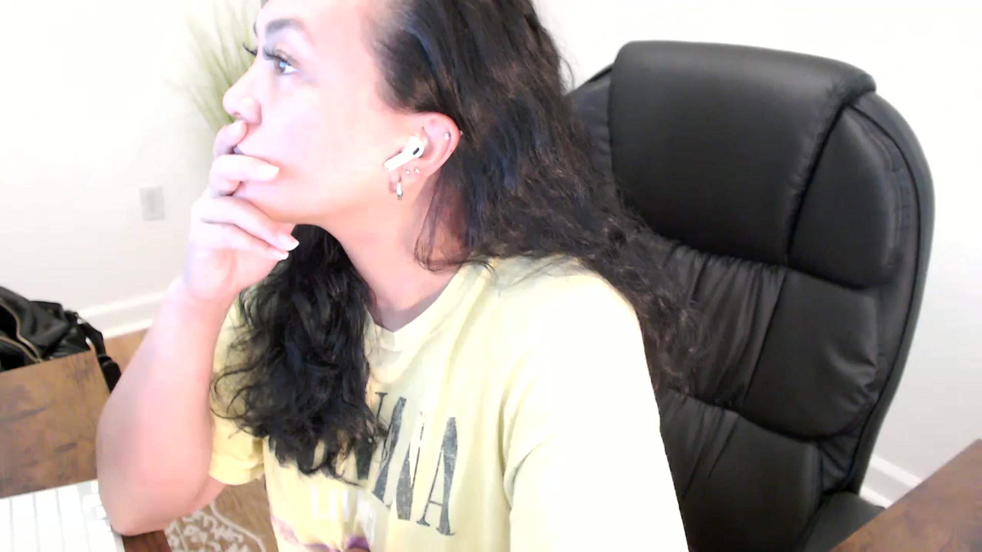Gallery image thumbnail from MickaylaStar's myfreecams stream on, 06/04/2025, 19:51 image 8 of 20