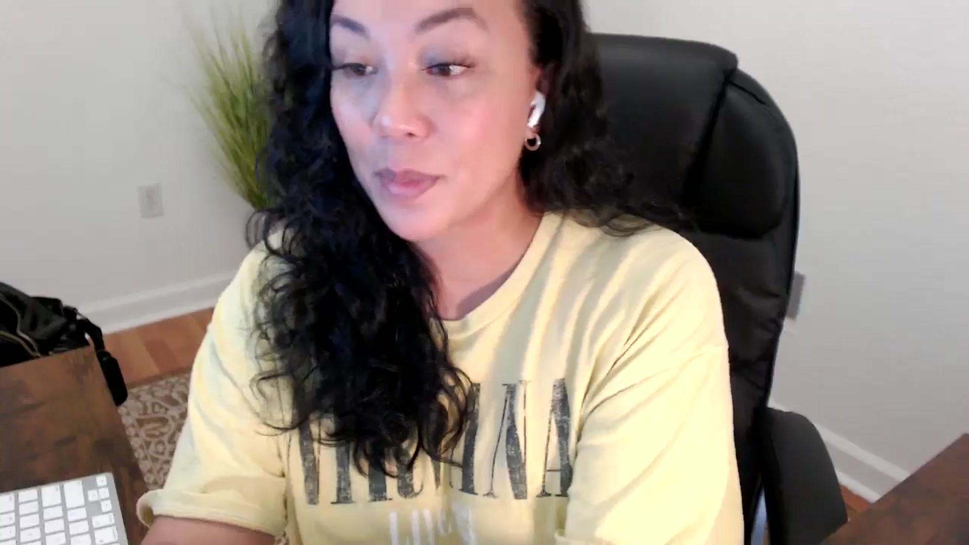 Gallery image thumbnail from MickaylaStar's myfreecams stream on, 06/04/2025, 19:51 image 3 of 20