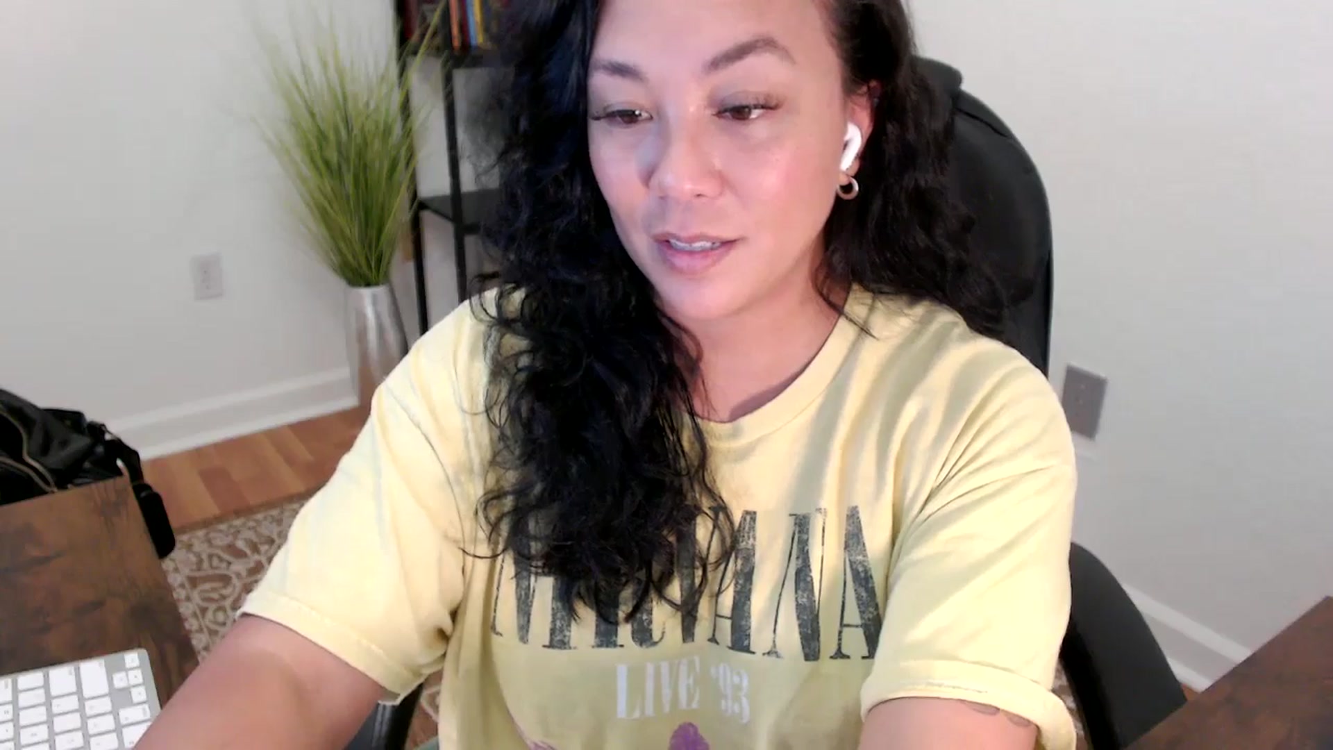 Gallery image thumbnail from MickaylaStar's myfreecams stream on, 06/04/2025, 19:51 image 11 of 20