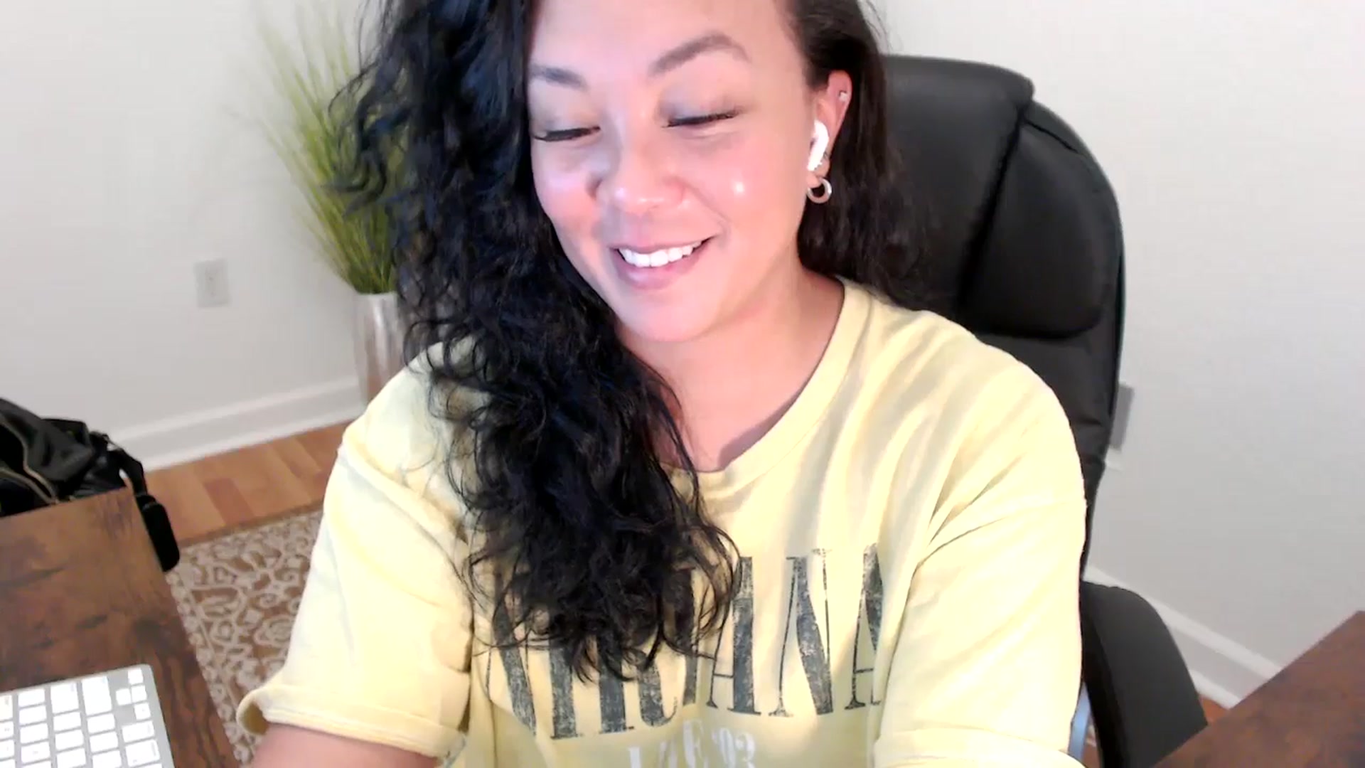 Gallery image thumbnail from MickaylaStar's myfreecams stream on, 06/04/2025, 19:51 image 5 of 20