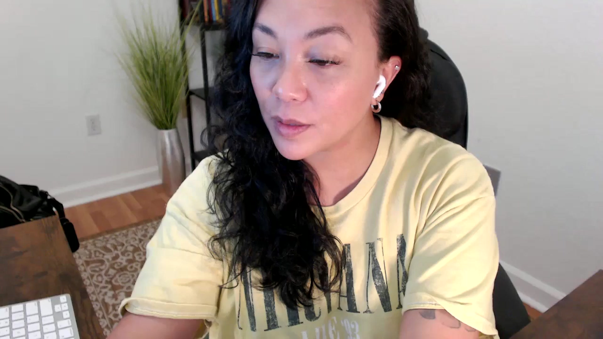 Gallery image thumbnail from MickaylaStar's myfreecams stream on, 06/04/2025, 19:51 image 1 of 20