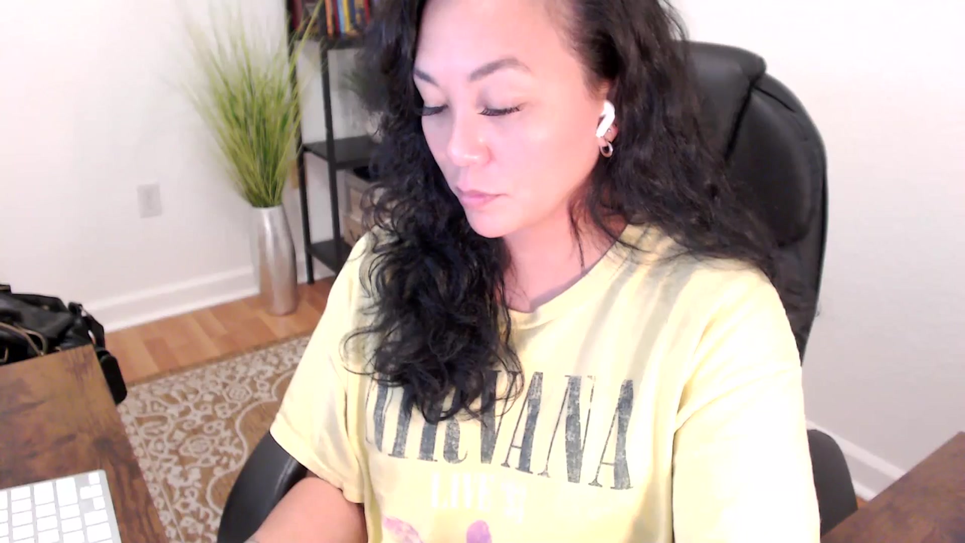 Gallery image thumbnail from MickaylaStar's myfreecams stream on, 06/04/2025, 19:51 image 17 of 20