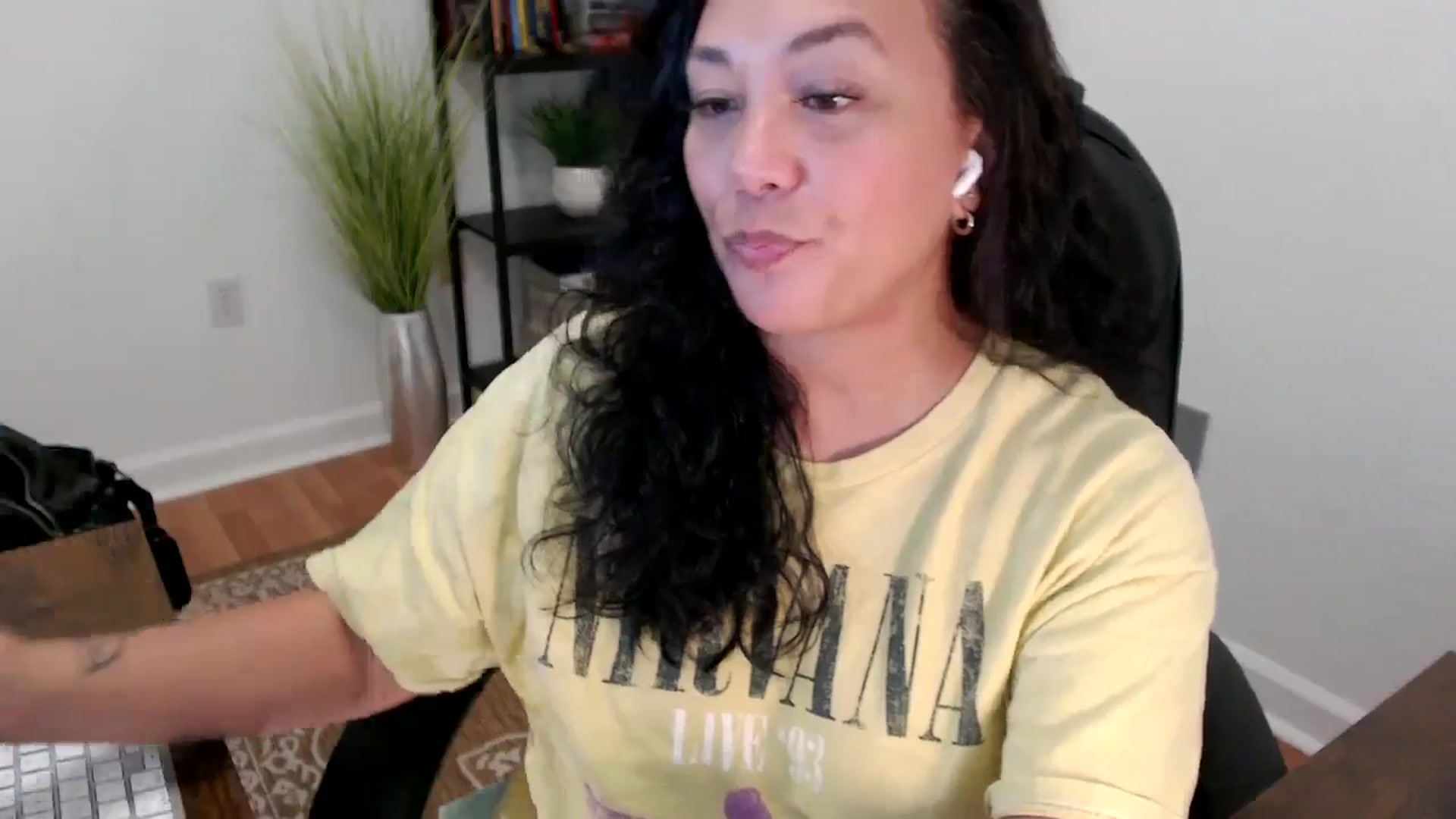 Gallery image thumbnail from MickaylaStar's myfreecams stream on, 06/04/2025, 19:51 image 7 of 20