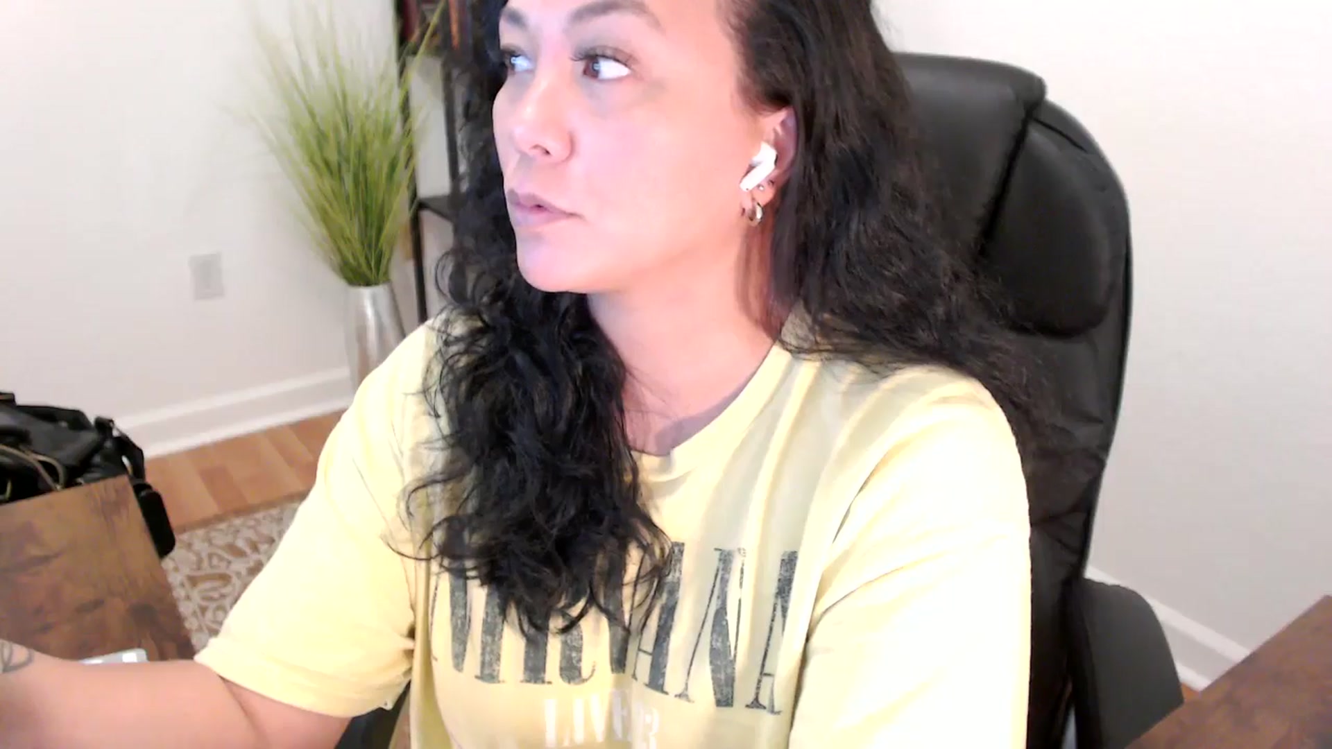 Gallery image thumbnail from MickaylaStar's myfreecams stream on, 06/04/2025, 19:51 image 20 of 20