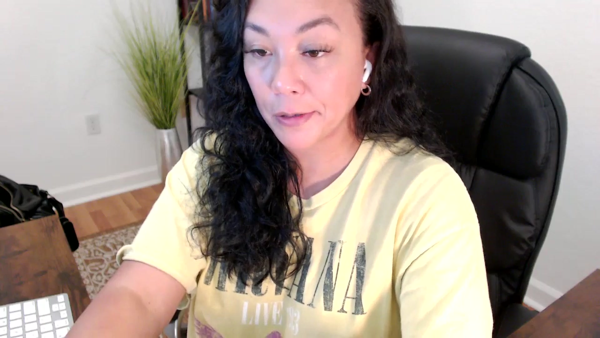 Gallery image thumbnail from MickaylaStar's myfreecams stream on, 06/04/2025, 19:51 image 4 of 20