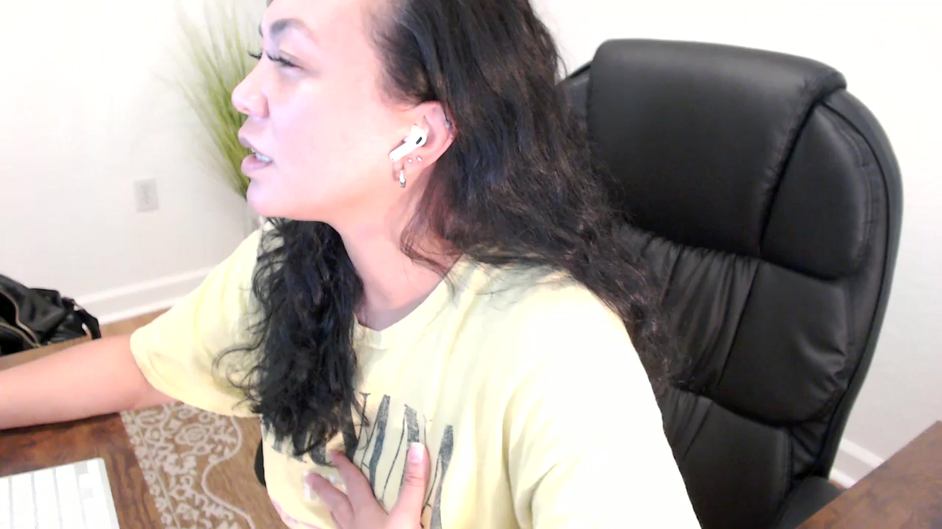 Gallery image thumbnail from MickaylaStar's myfreecams stream on, 06/04/2025, 19:51 image 12 of 20