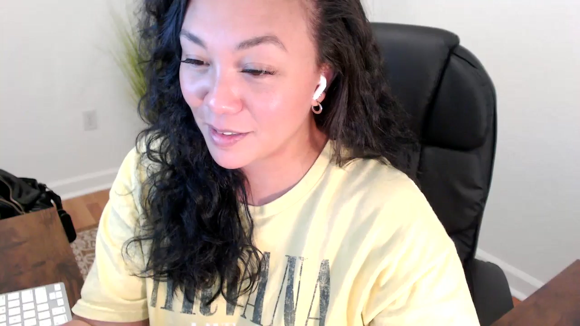 Gallery image thumbnail from MickaylaStar's myfreecams stream on, 06/04/2025, 19:51 image 6 of 20