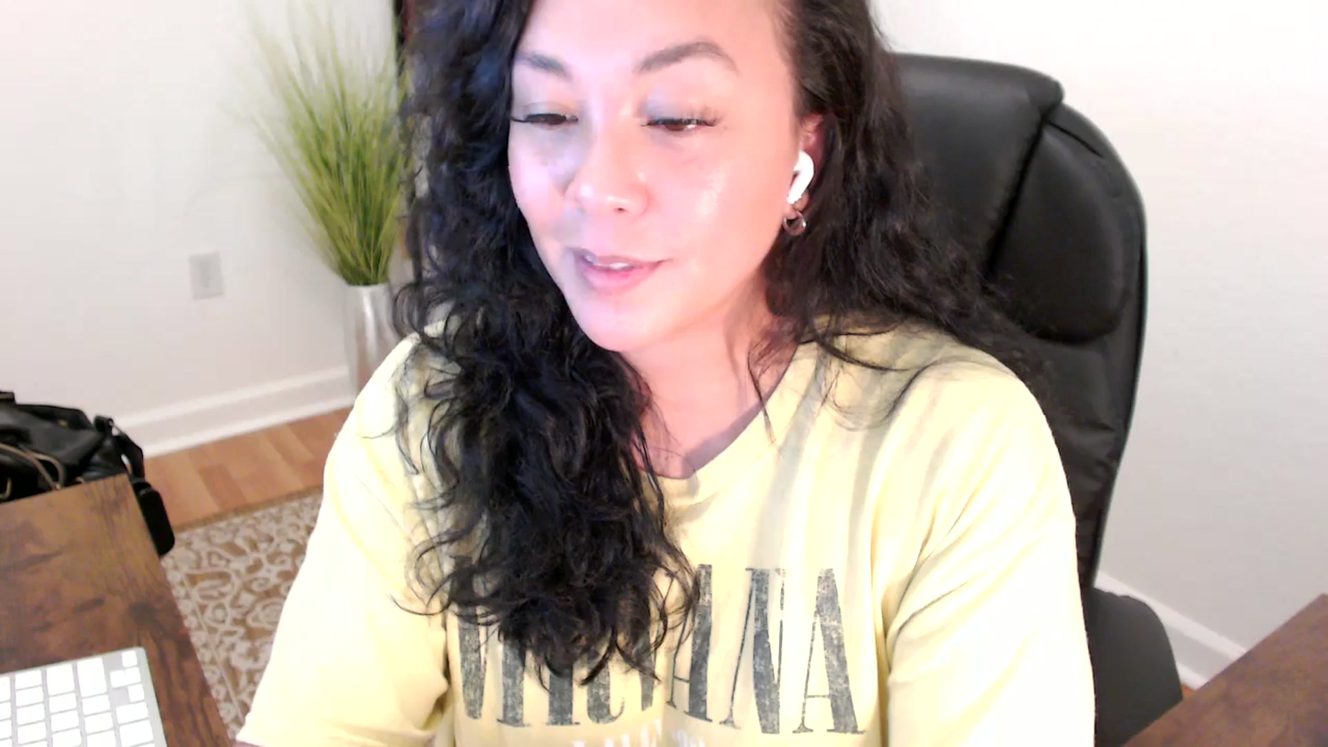 Gallery image thumbnail from MickaylaStar's myfreecams stream on, 06/04/2025, 19:51 image 18 of 20