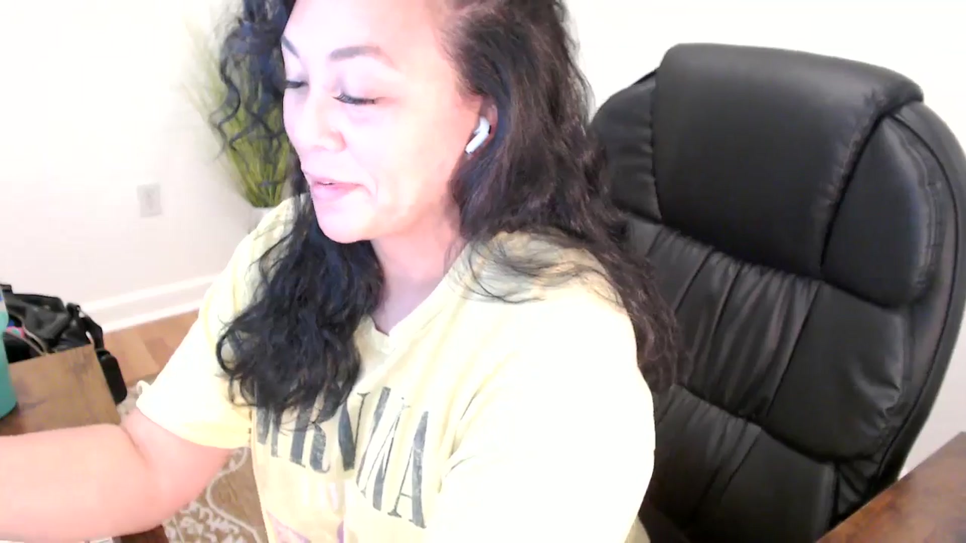 Gallery image thumbnail from MickaylaStar's myfreecams stream on, 06/04/2025, 20:25 image 9 of 20