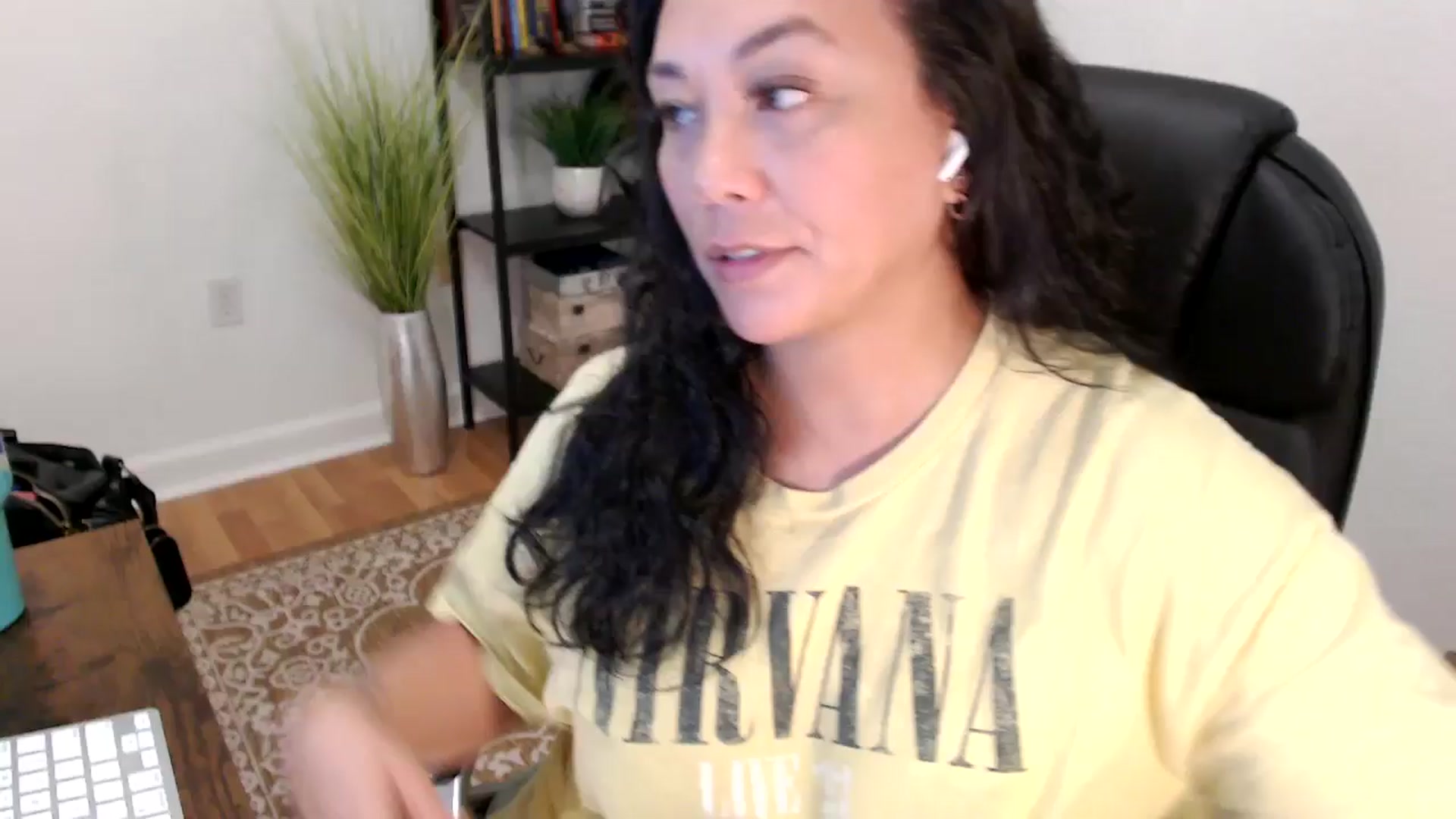 Gallery image thumbnail from MickaylaStar's myfreecams stream on, 06/04/2025, 20:25 image 1 of 20