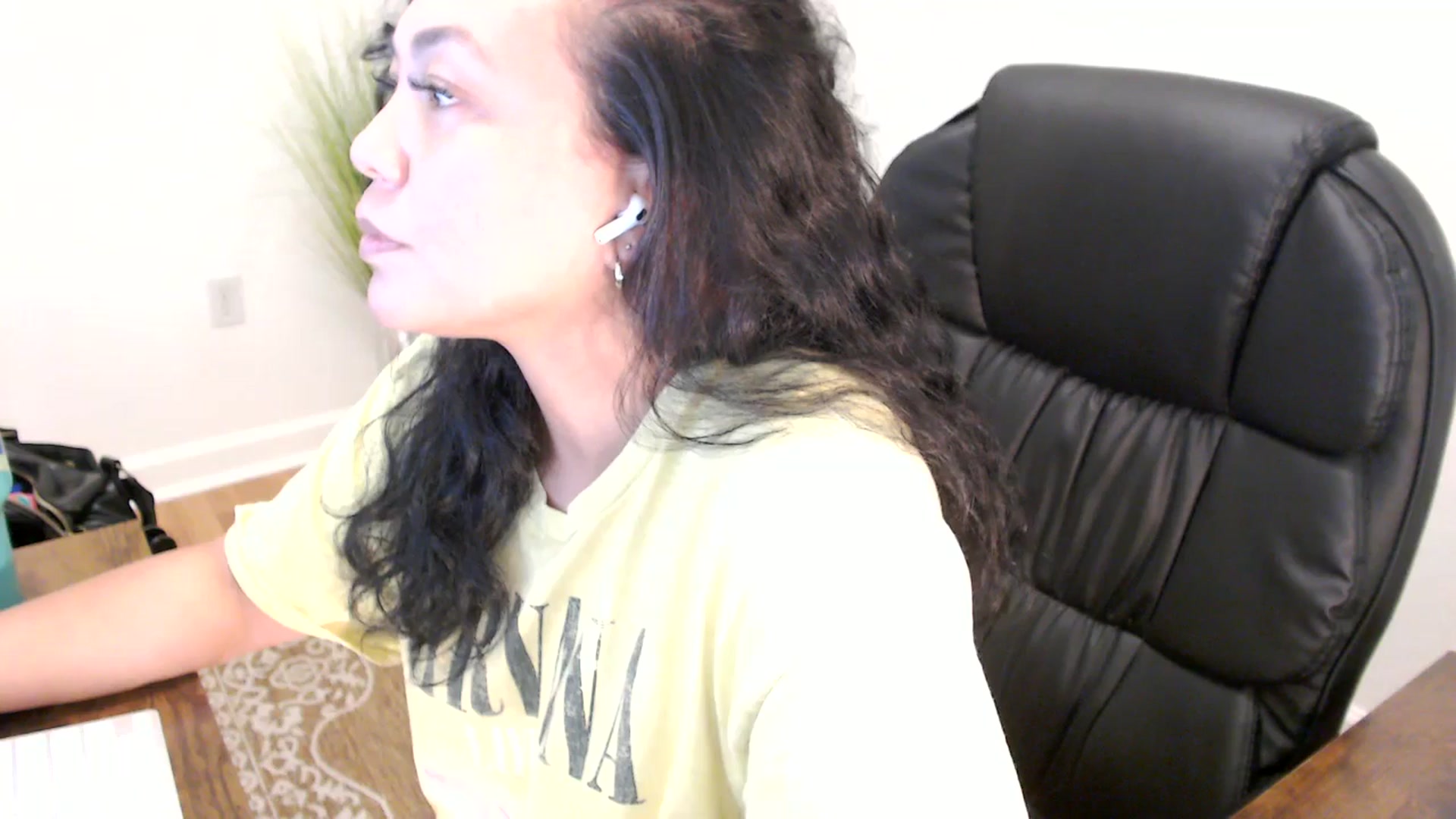 Gallery image thumbnail from MickaylaStar's myfreecams stream on, 06/04/2025, 20:25 image 7 of 20