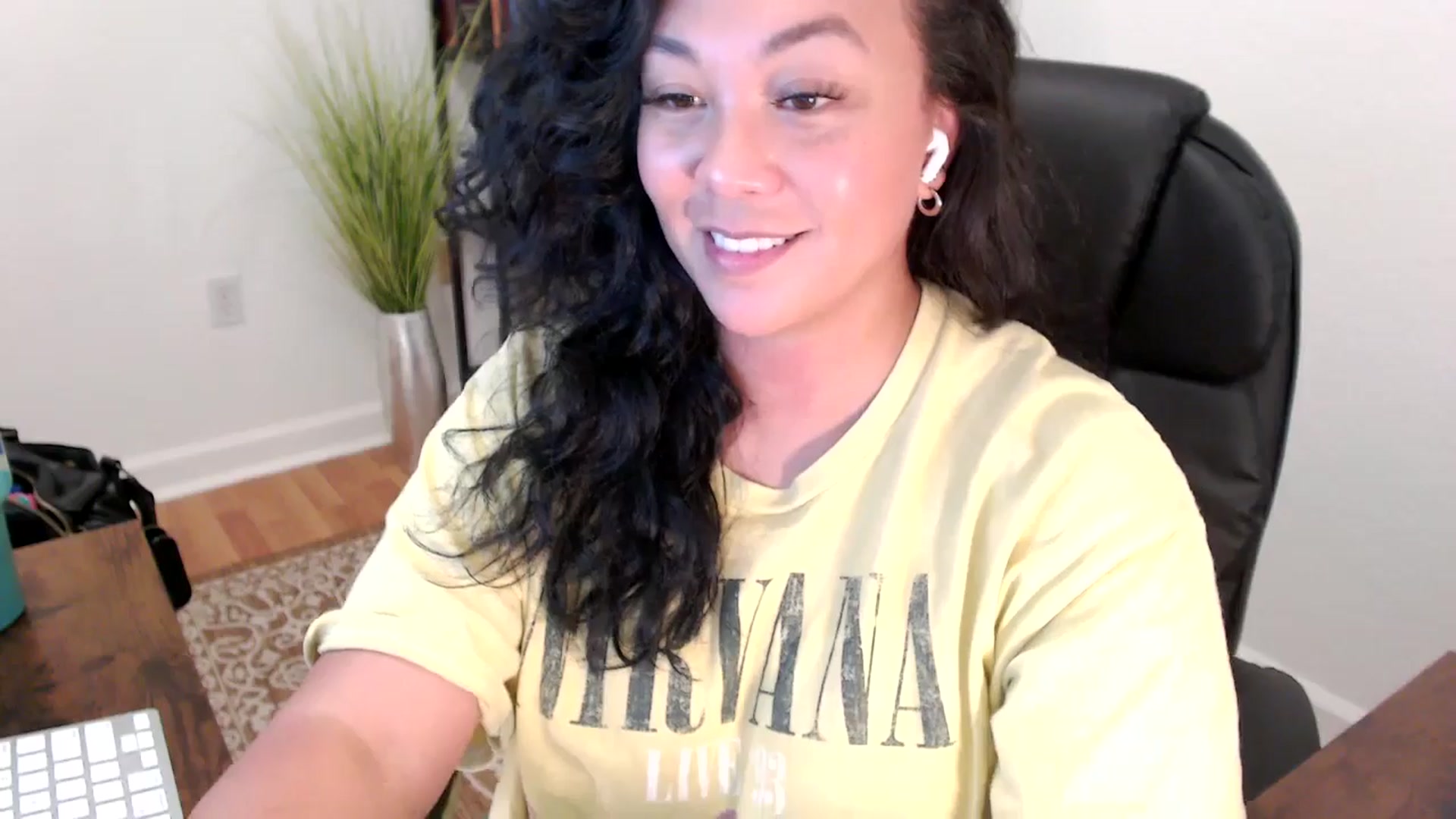 Gallery image thumbnail from MickaylaStar's myfreecams stream on, 06/04/2025, 20:25 image 20 of 20