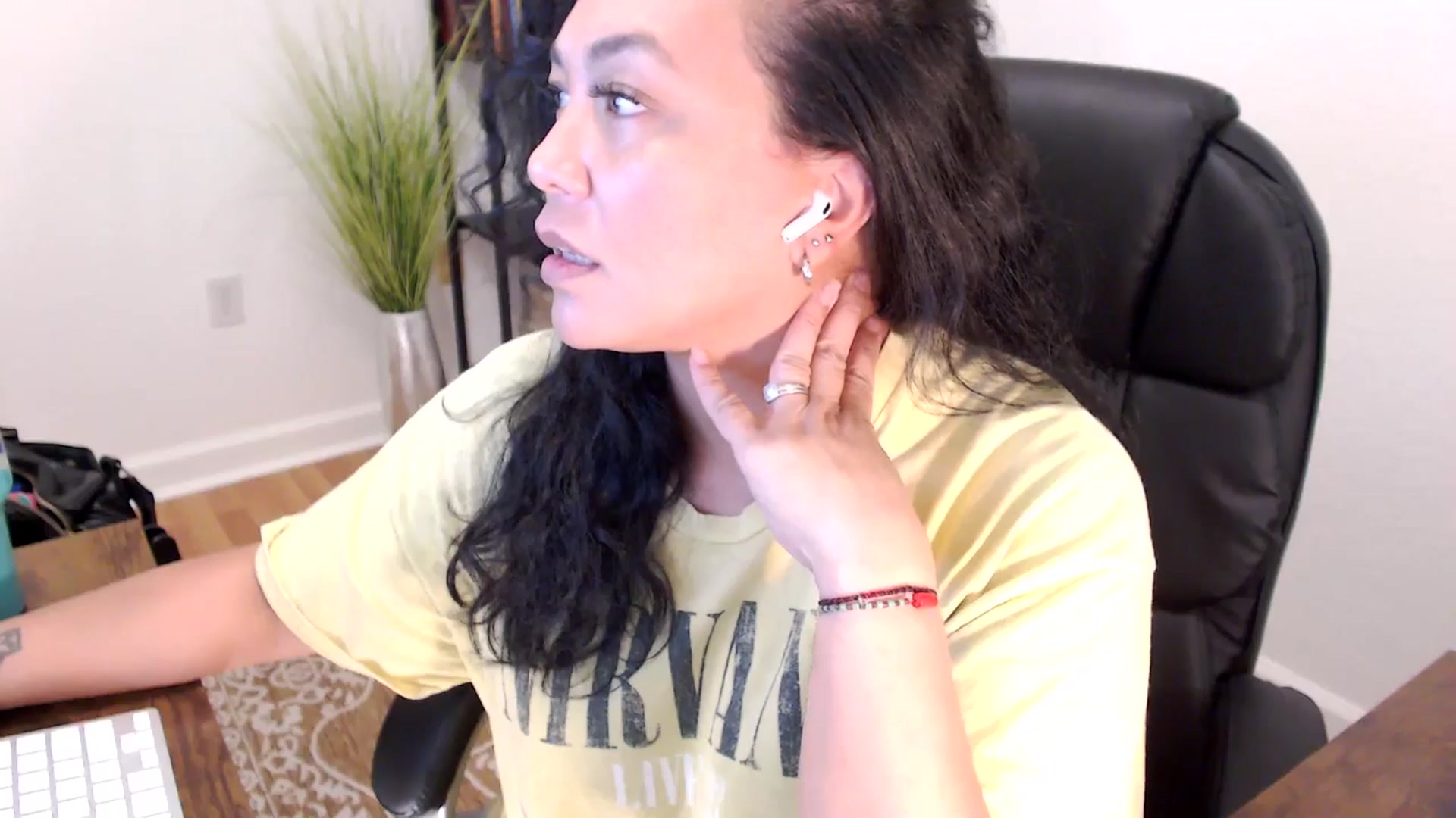 Gallery image thumbnail from MickaylaStar's myfreecams stream on, 06/04/2025, 20:25 image 4 of 20