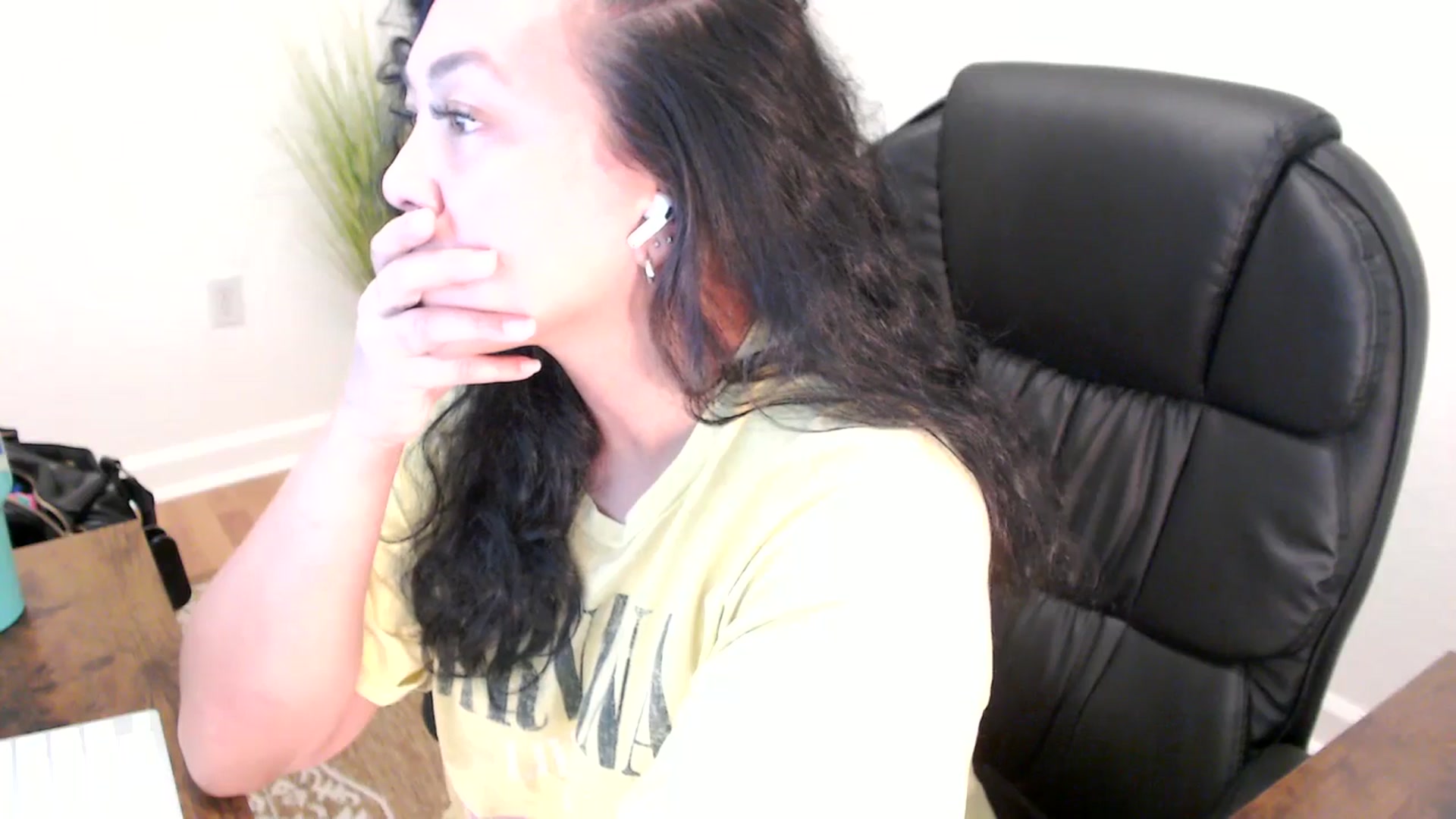 Gallery image thumbnail from MickaylaStar's myfreecams stream on, 06/04/2025, 20:25 image 17 of 20