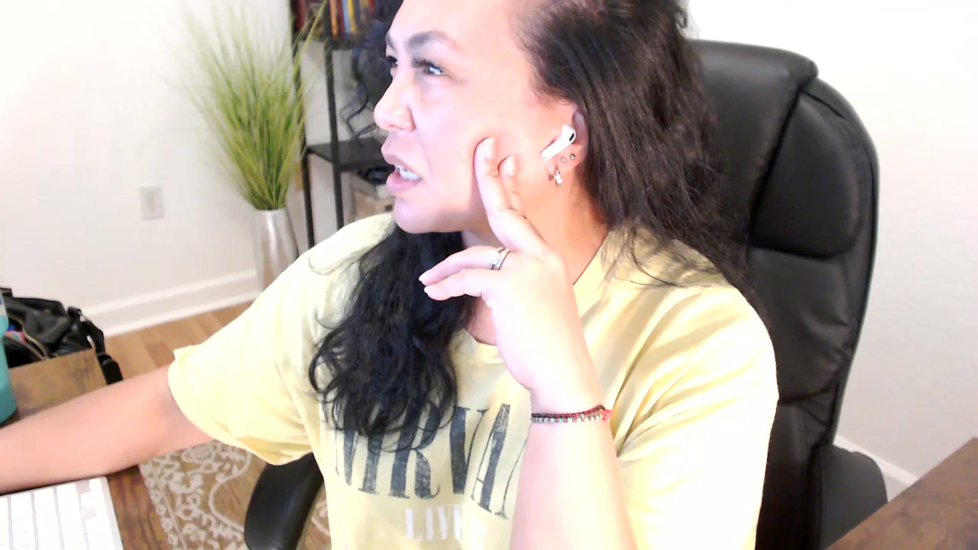 Gallery image thumbnail from MickaylaStar's myfreecams stream on, 06/04/2025, 20:25 image 6 of 20