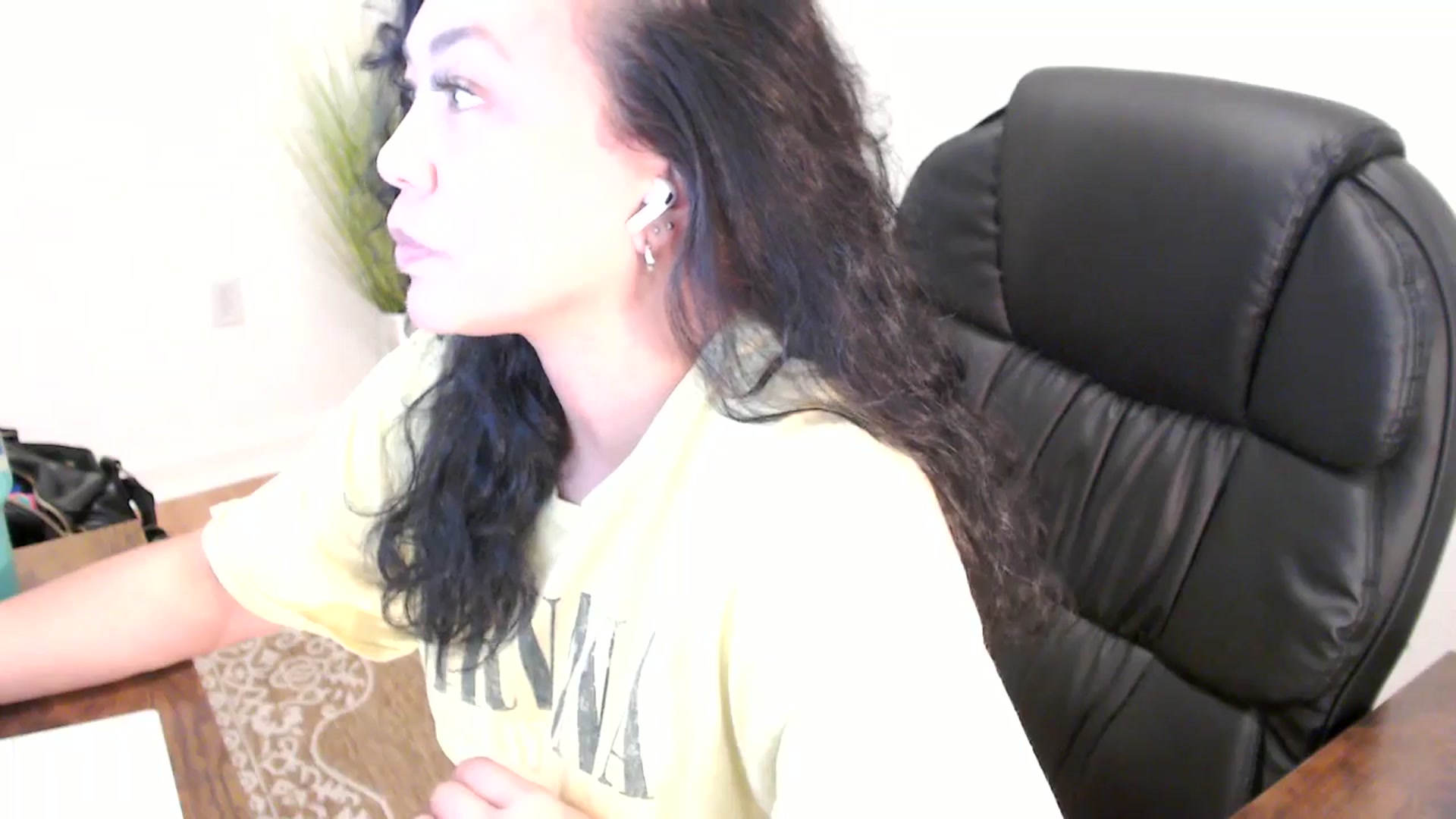 Gallery image thumbnail from MickaylaStar's myfreecams stream on, 06/04/2025, 20:25 image 15 of 20