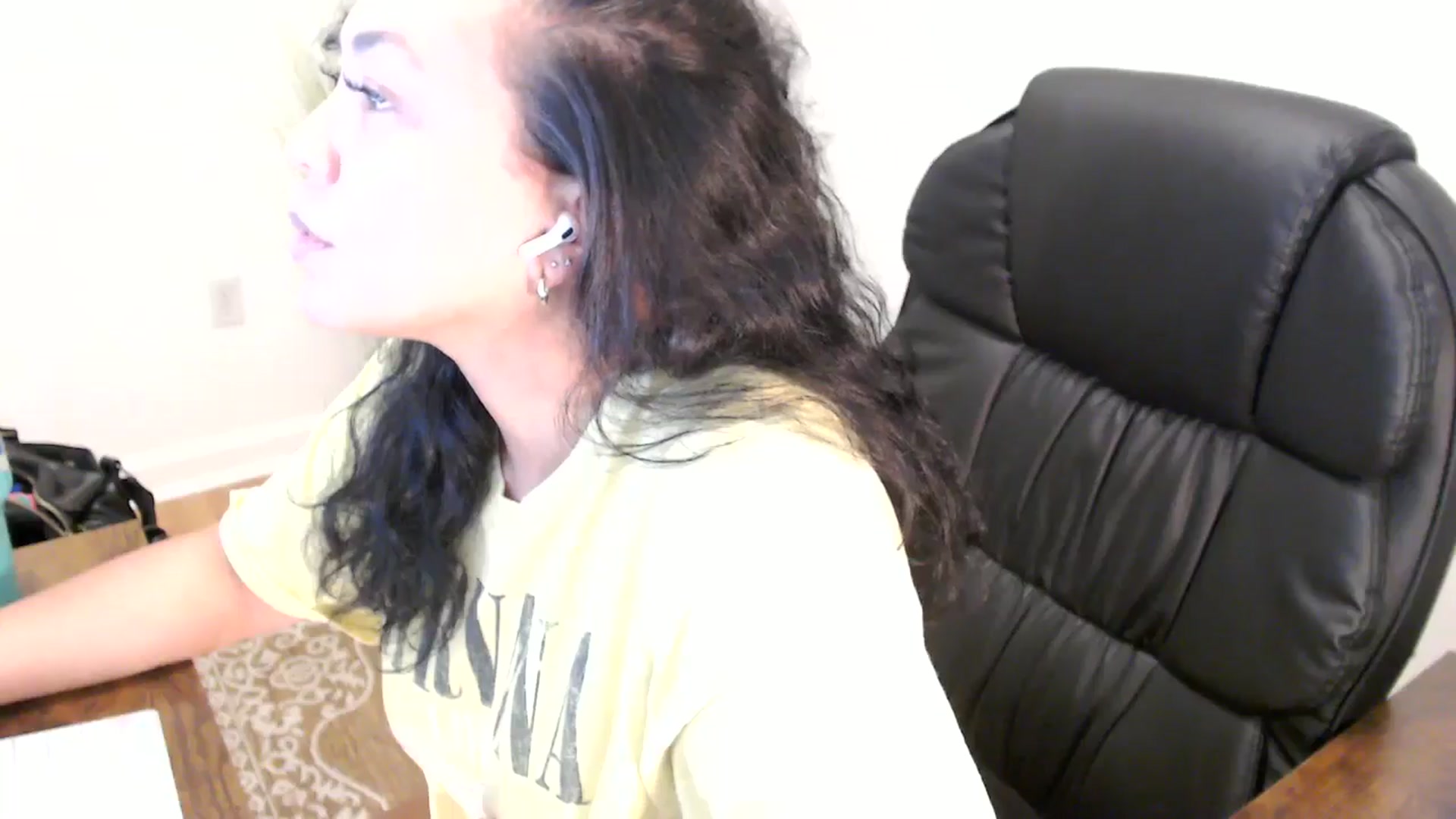 Gallery image thumbnail from MickaylaStar's myfreecams stream on, 06/04/2025, 20:25 image 5 of 20