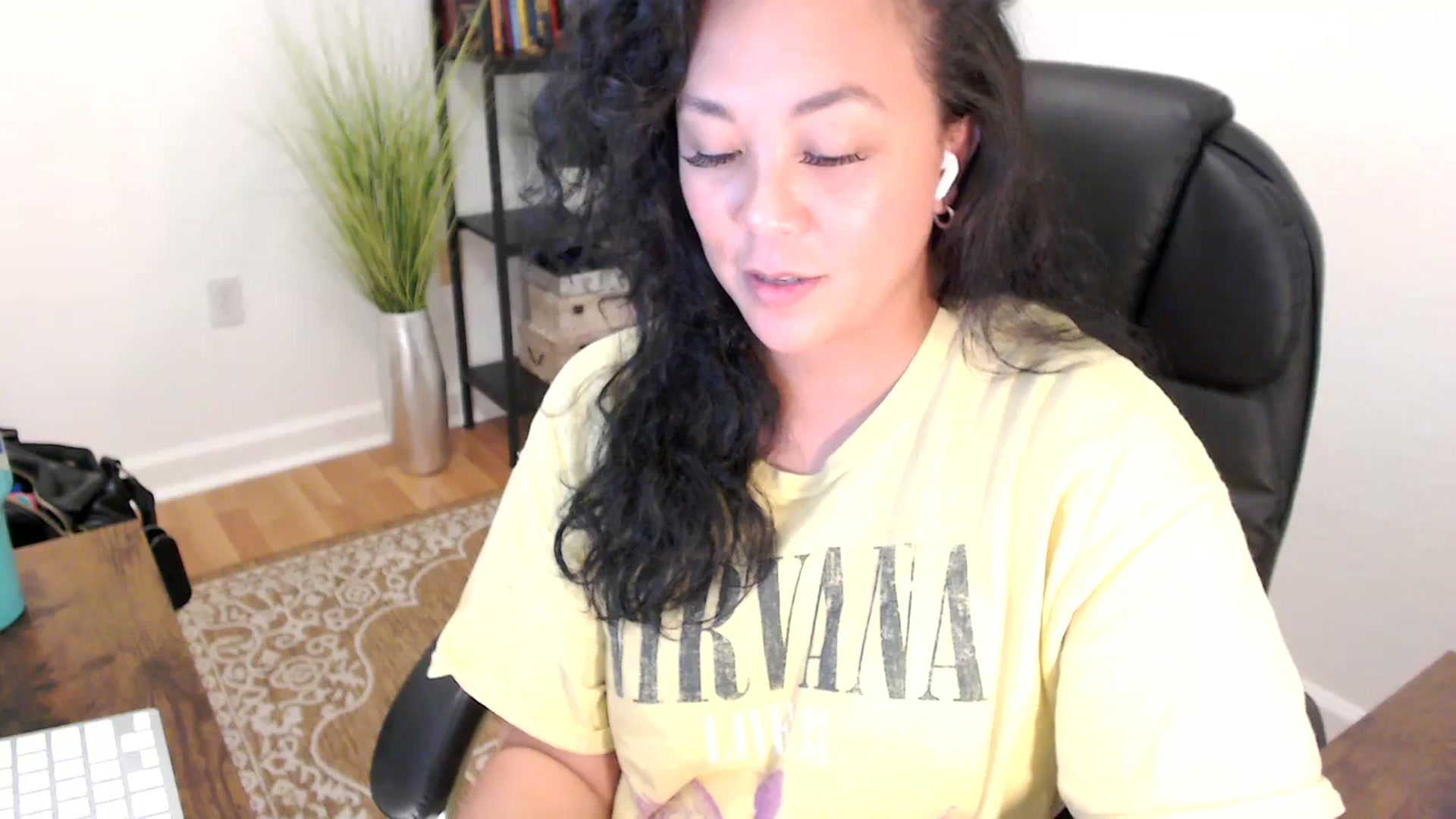 Gallery image thumbnail from MickaylaStar's myfreecams stream on, 06/04/2025, 20:25 image 8 of 20