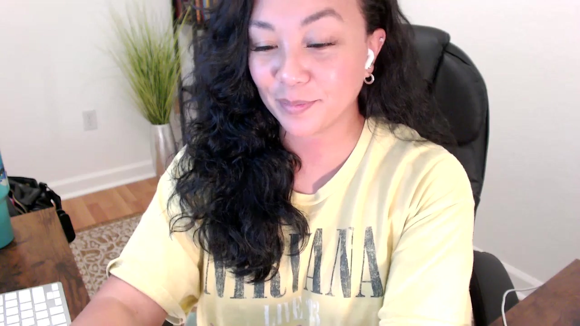 Gallery image thumbnail from MickaylaStar's myfreecams stream on, 06/04/2025, 20:54 image 7 of 20