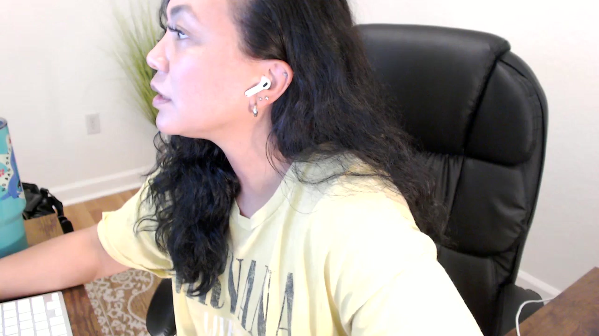 Gallery image thumbnail from MickaylaStar's myfreecams stream on, 06/04/2025, 20:54 image 10 of 20