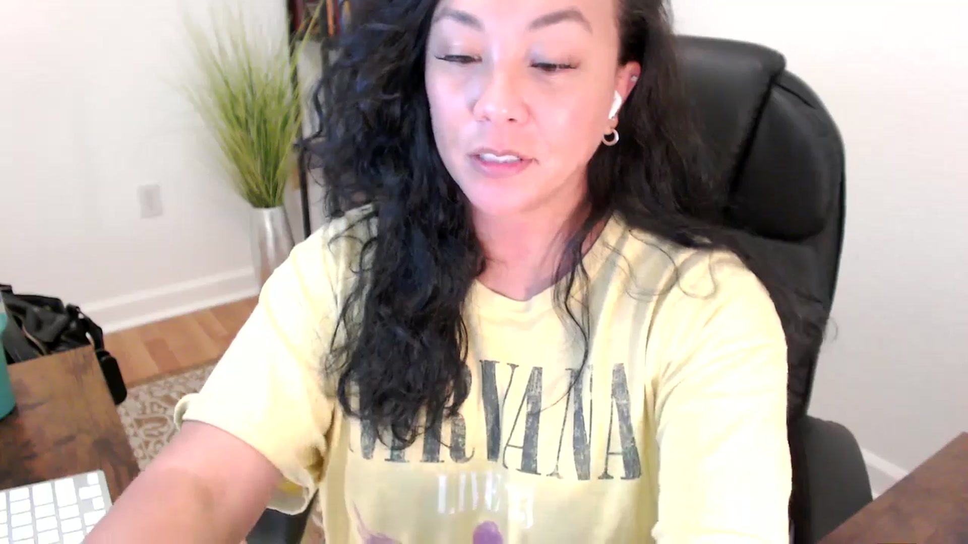 Gallery image thumbnail from MickaylaStar's myfreecams stream on, 06/04/2025, 20:54 image 2 of 20