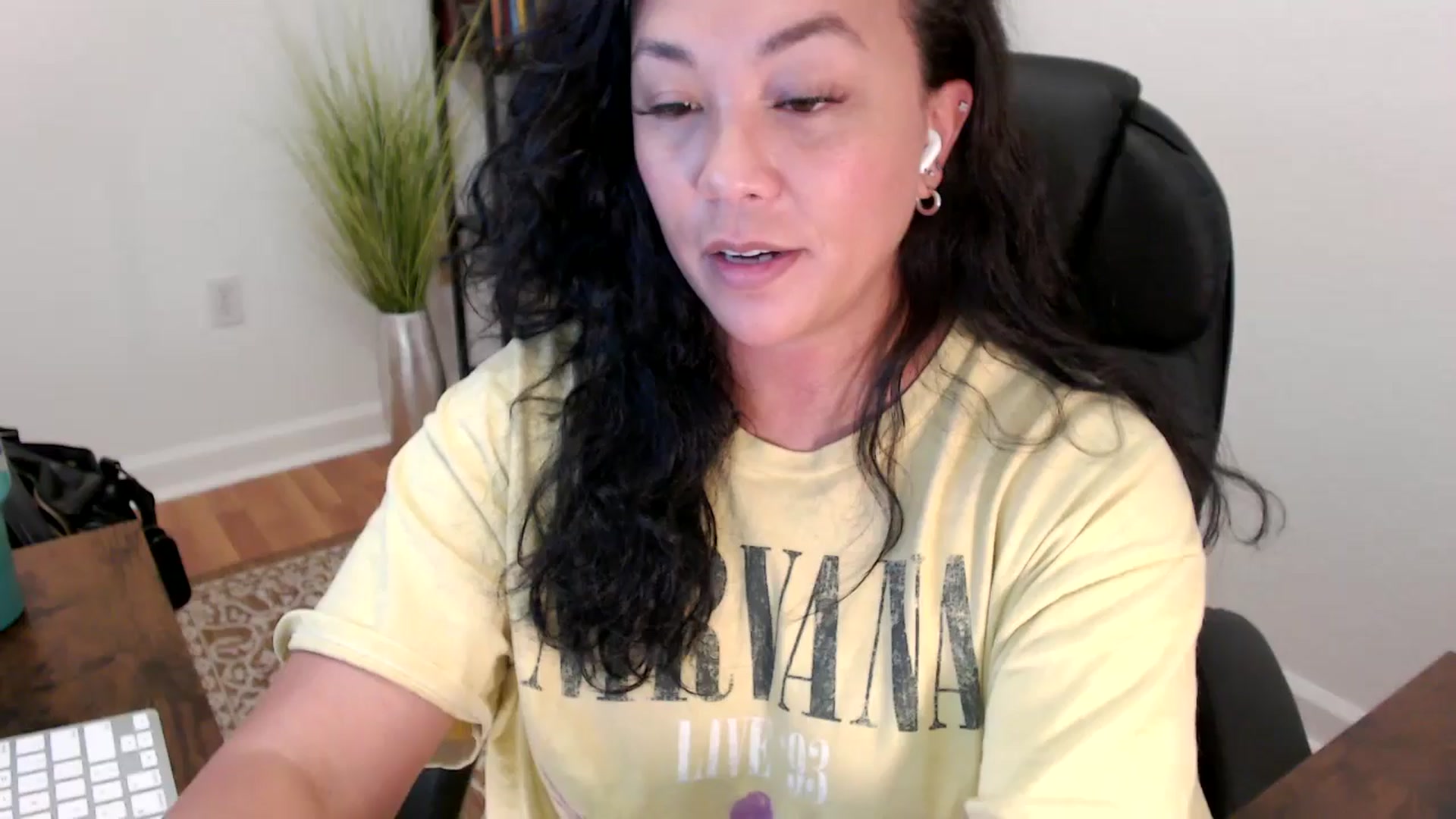 Gallery image thumbnail from MickaylaStar's myfreecams stream on, 06/04/2025, 20:54 image 1 of 20