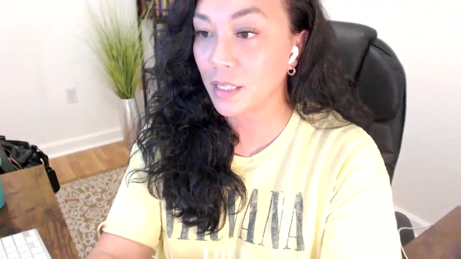 Gallery image thumbnail from MickaylaStar's myfreecams stream on, 06/04/2025, 20:54 image 16 of 20