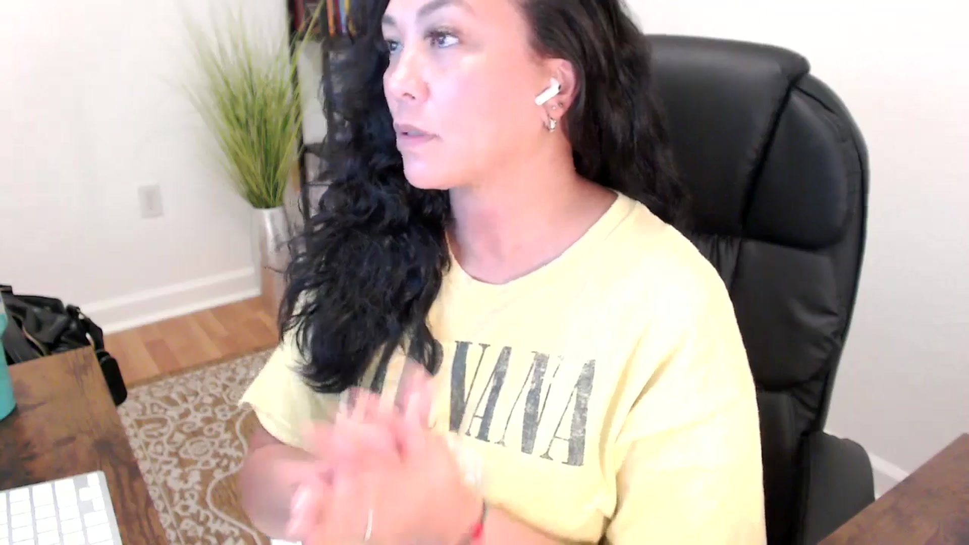Gallery image thumbnail from MickaylaStar's myfreecams stream on, 06/04/2025, 20:54 image 3 of 20