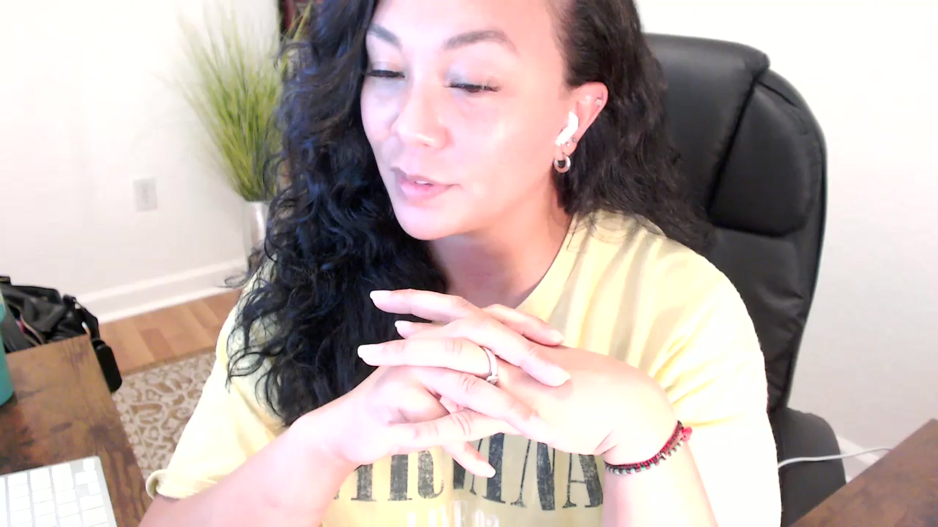 Gallery image thumbnail from MickaylaStar's myfreecams stream on, 06/04/2025, 20:54 image 4 of 20