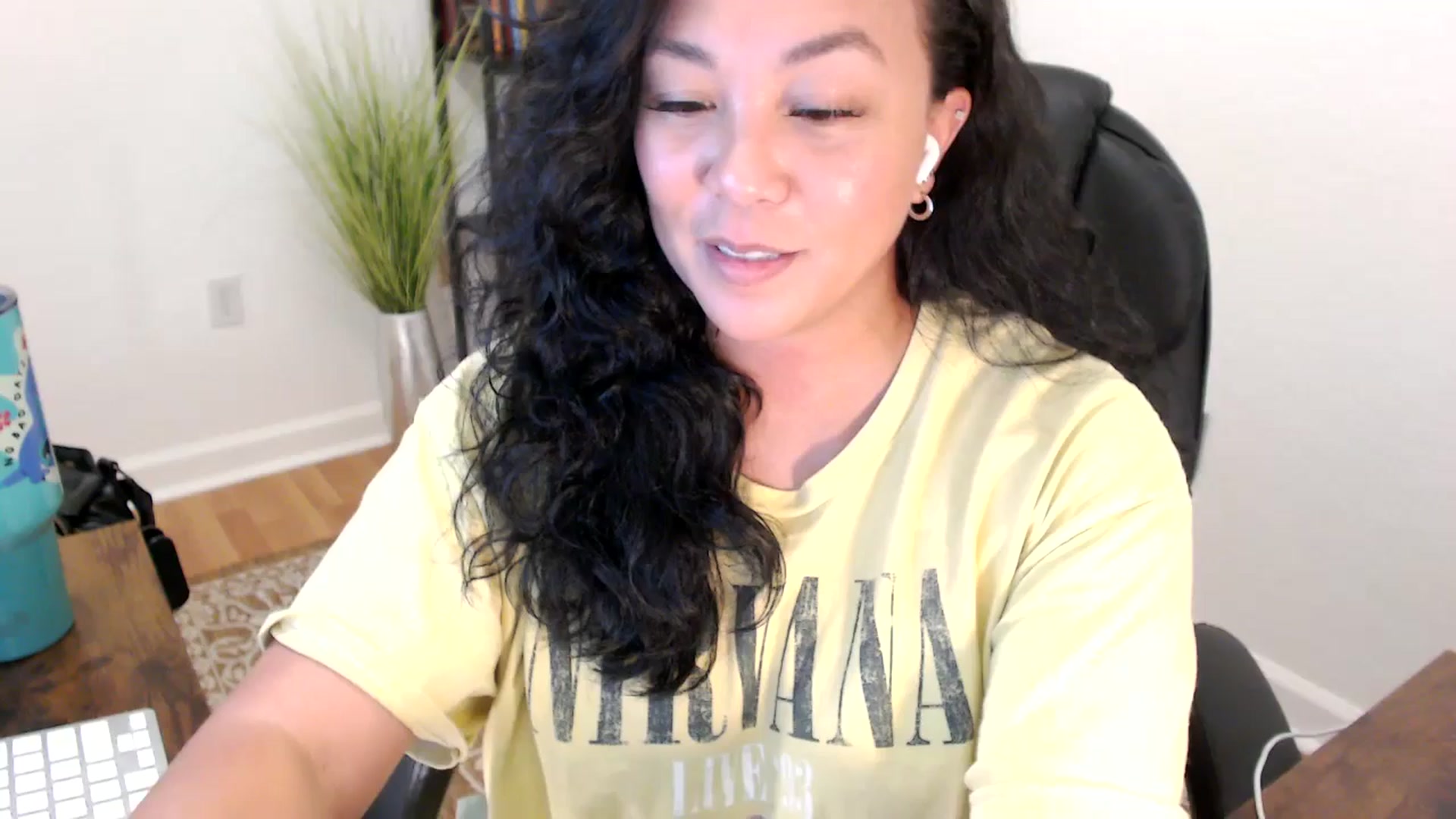 Gallery image thumbnail from MickaylaStar's myfreecams stream on, 06/04/2025, 20:54 image 8 of 20