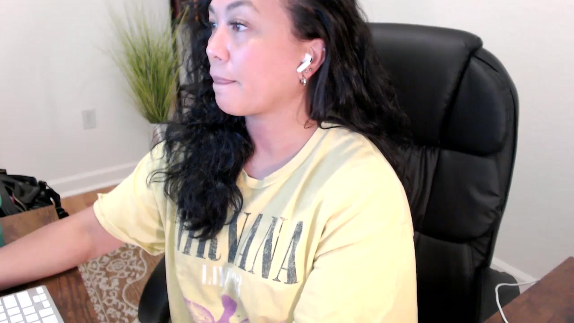 Gallery image thumbnail from MickaylaStar's myfreecams stream on, 06/04/2025, 20:54 image 19 of 20