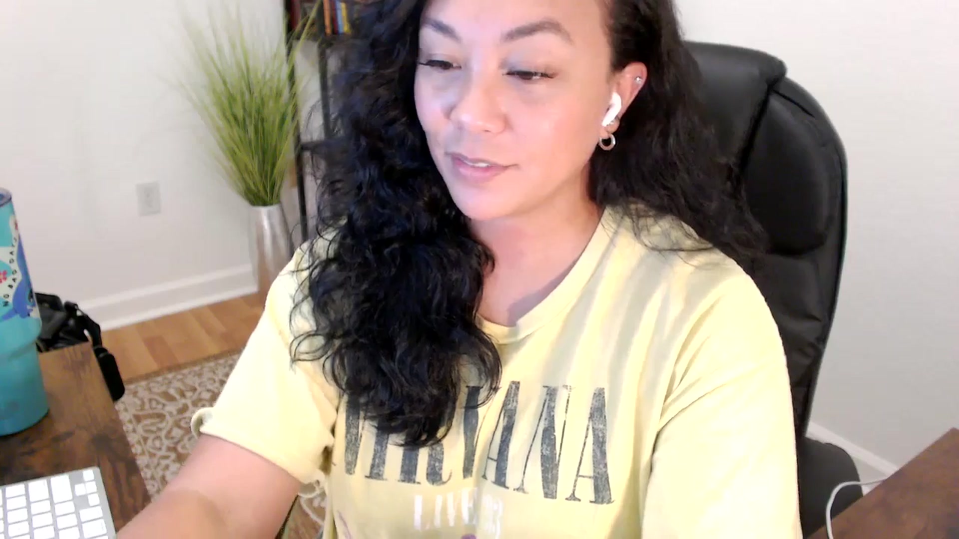 Gallery image thumbnail from MickaylaStar's myfreecams stream on, 06/04/2025, 20:54 image 9 of 20