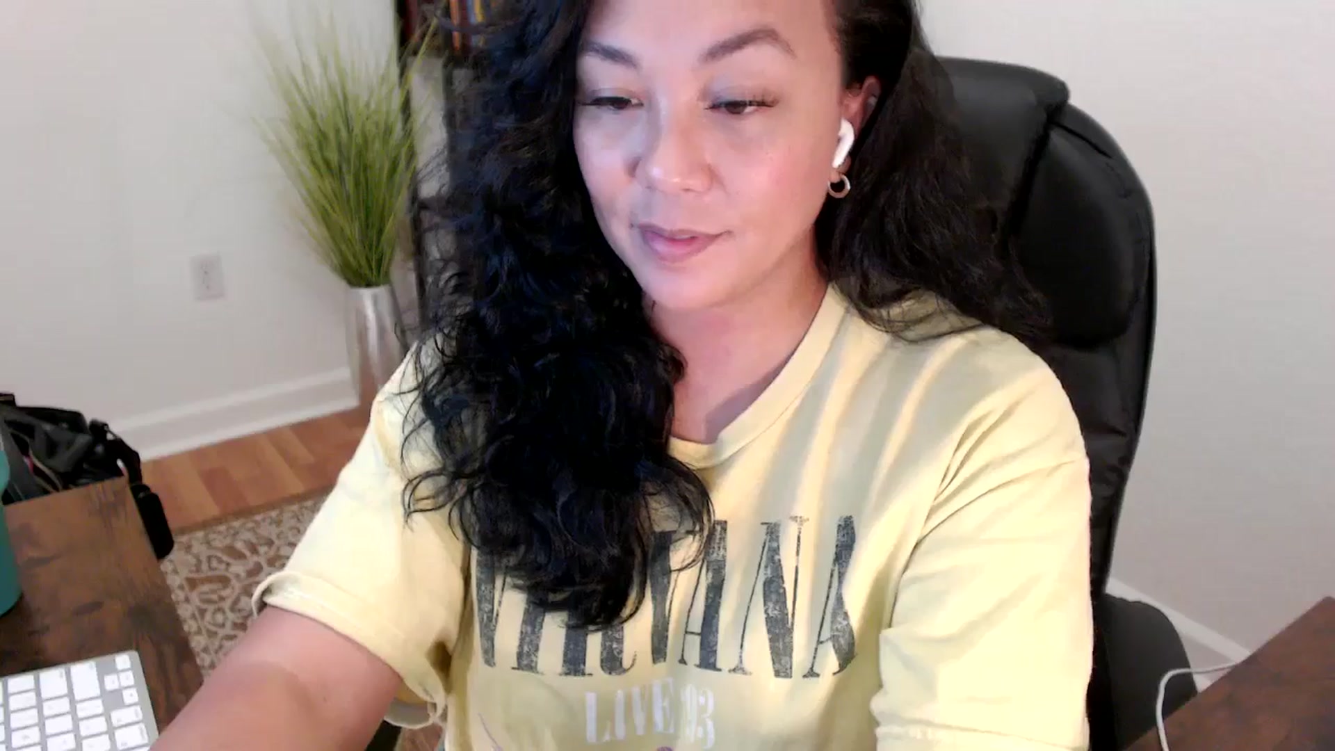 Gallery image thumbnail from MickaylaStar's myfreecams stream on, 06/04/2025, 20:54 image 12 of 20