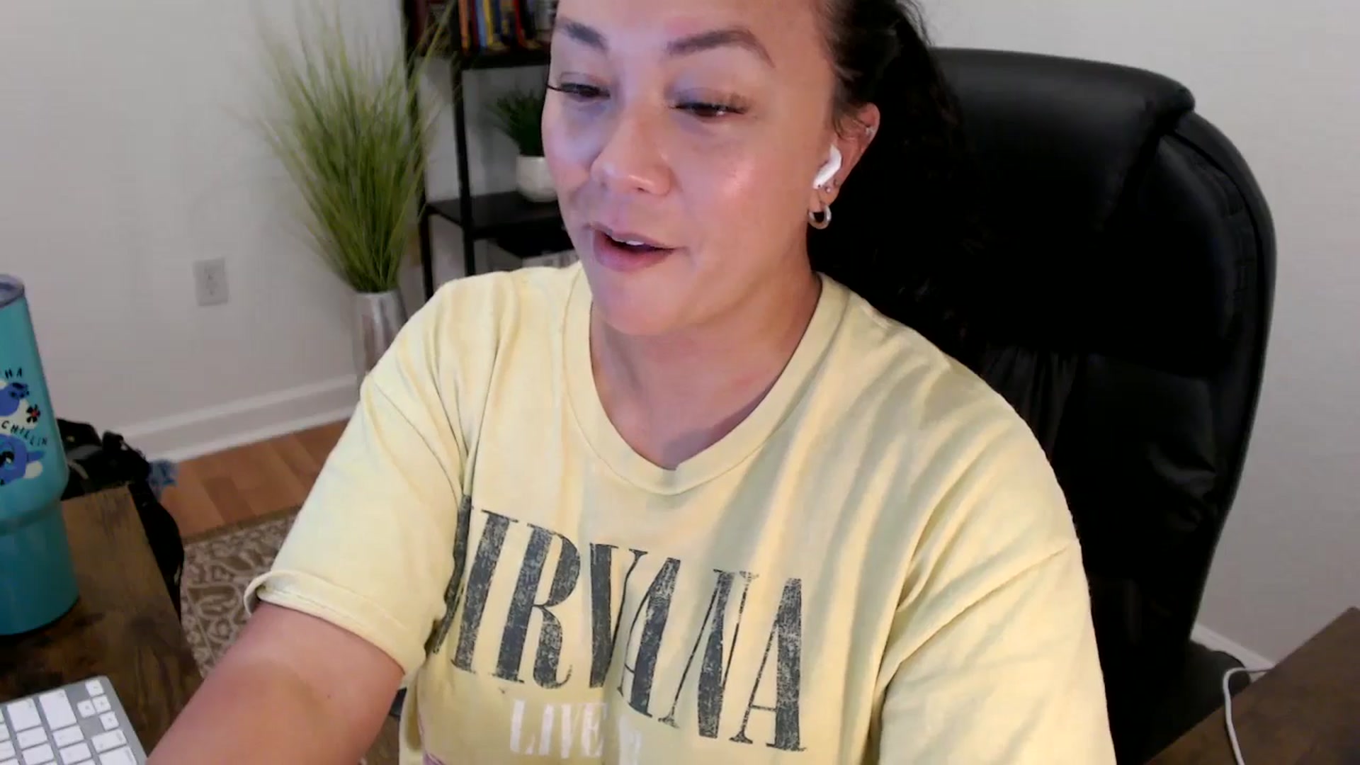 Gallery image thumbnail from MickaylaStar's myfreecams stream on, 06/04/2025, 21:24 image 9 of 20