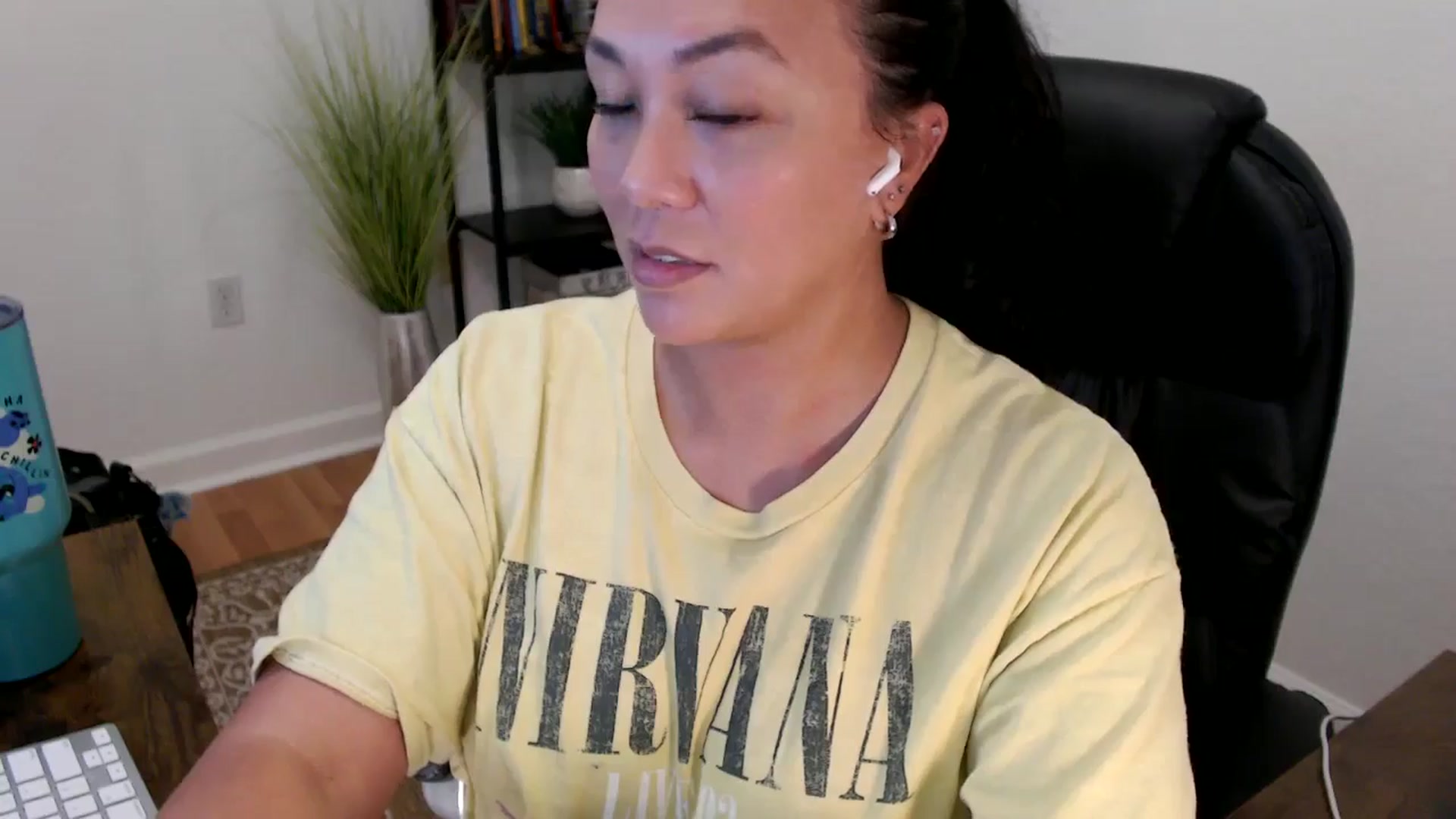Gallery image thumbnail from MickaylaStar's myfreecams stream on, 06/04/2025, 21:24 image 5 of 20