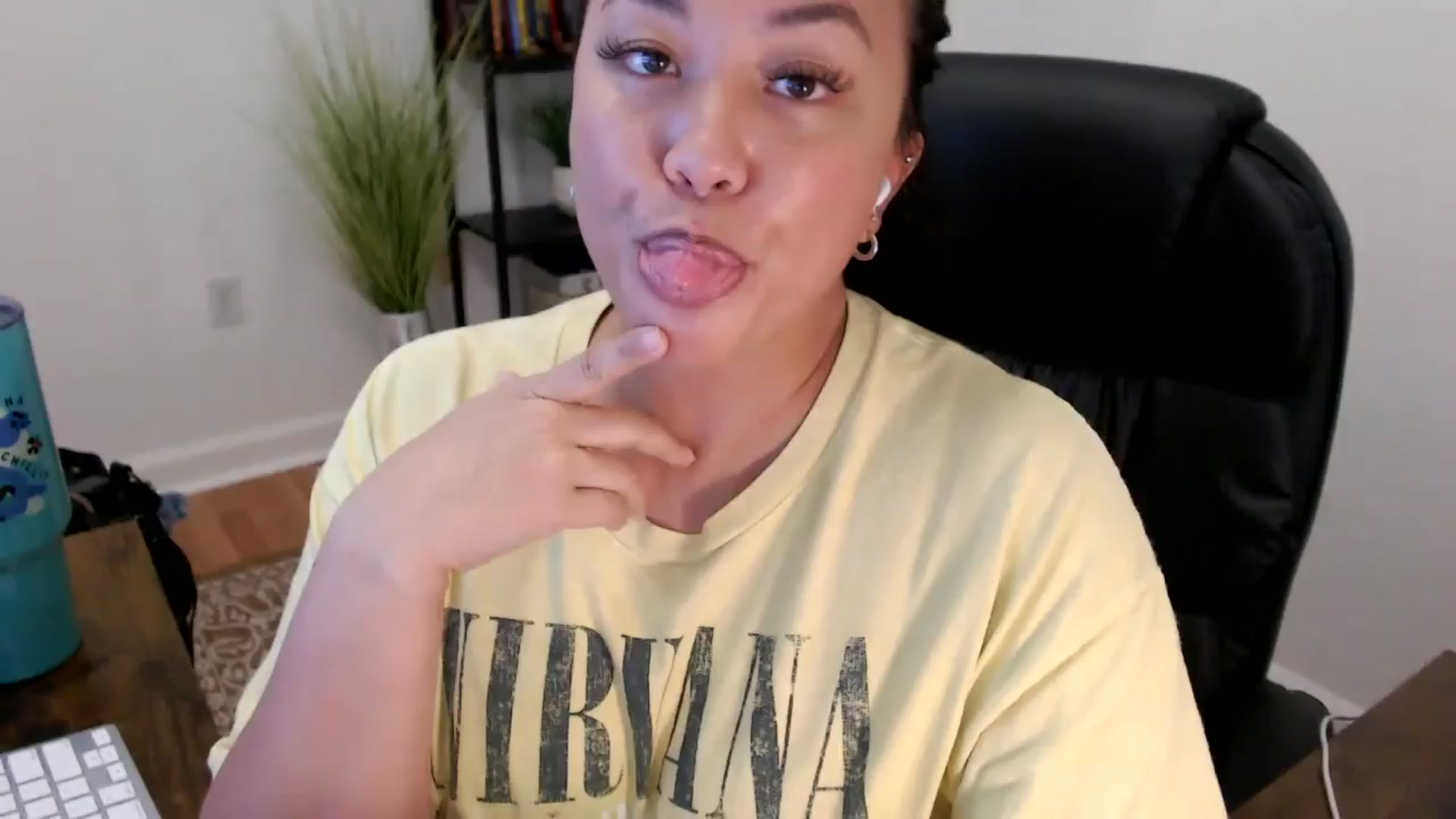 Gallery image thumbnail from MickaylaStar's myfreecams stream on, 06/04/2025, 21:24 image 4 of 20