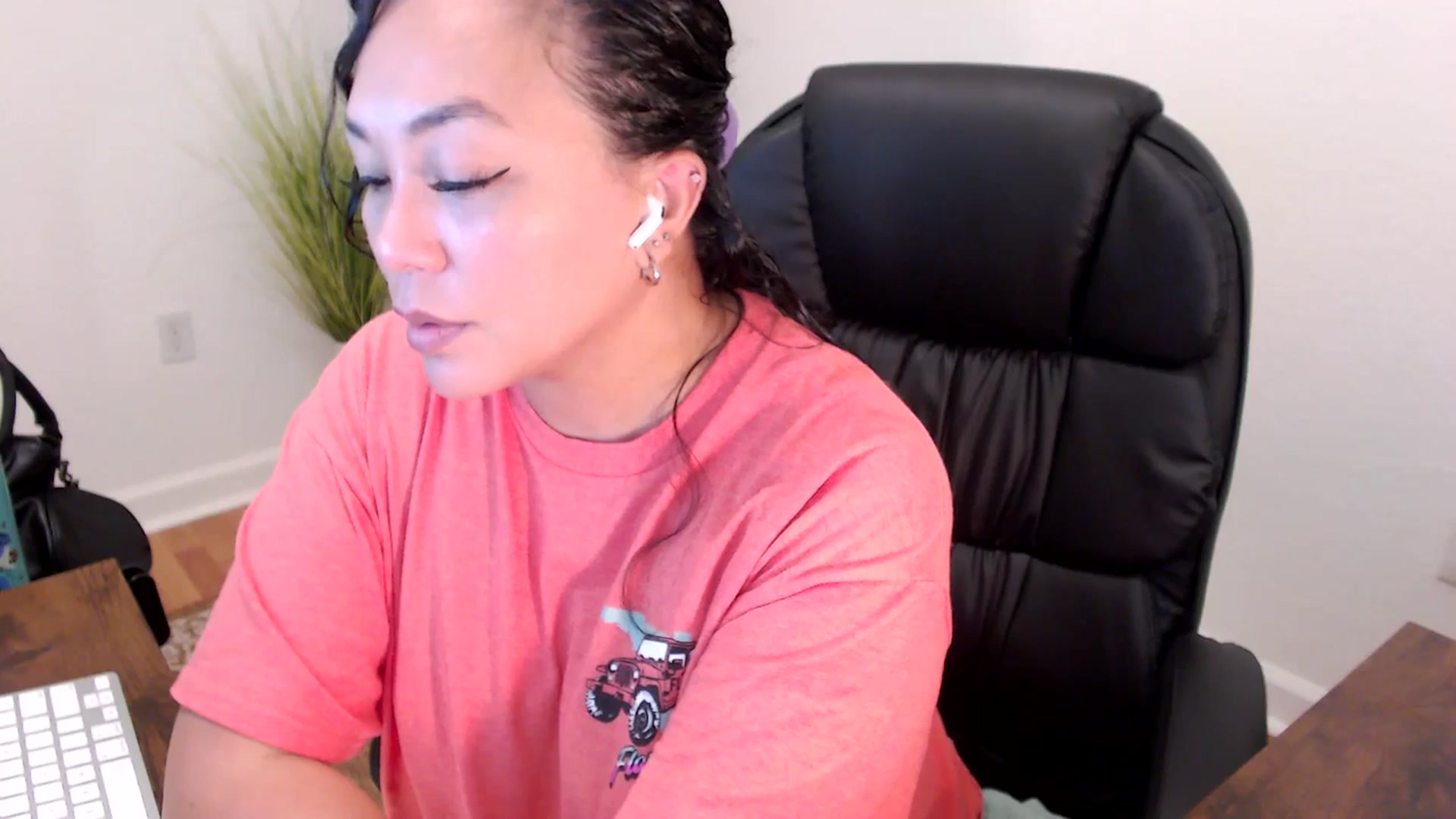 Gallery image thumbnail from MickaylaStar's myfreecams stream on, 06/05/2025, 15:47 image 8 of 20