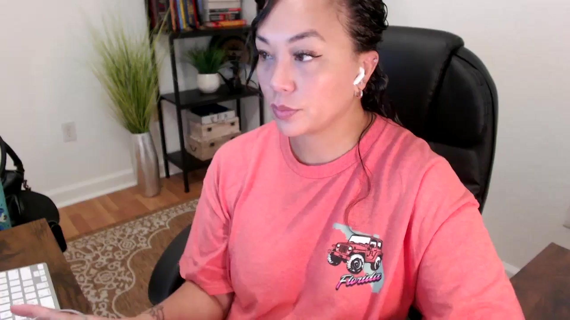 Gallery image thumbnail from MickaylaStar's myfreecams stream on, 06/05/2025, 15:47 image 7 of 20