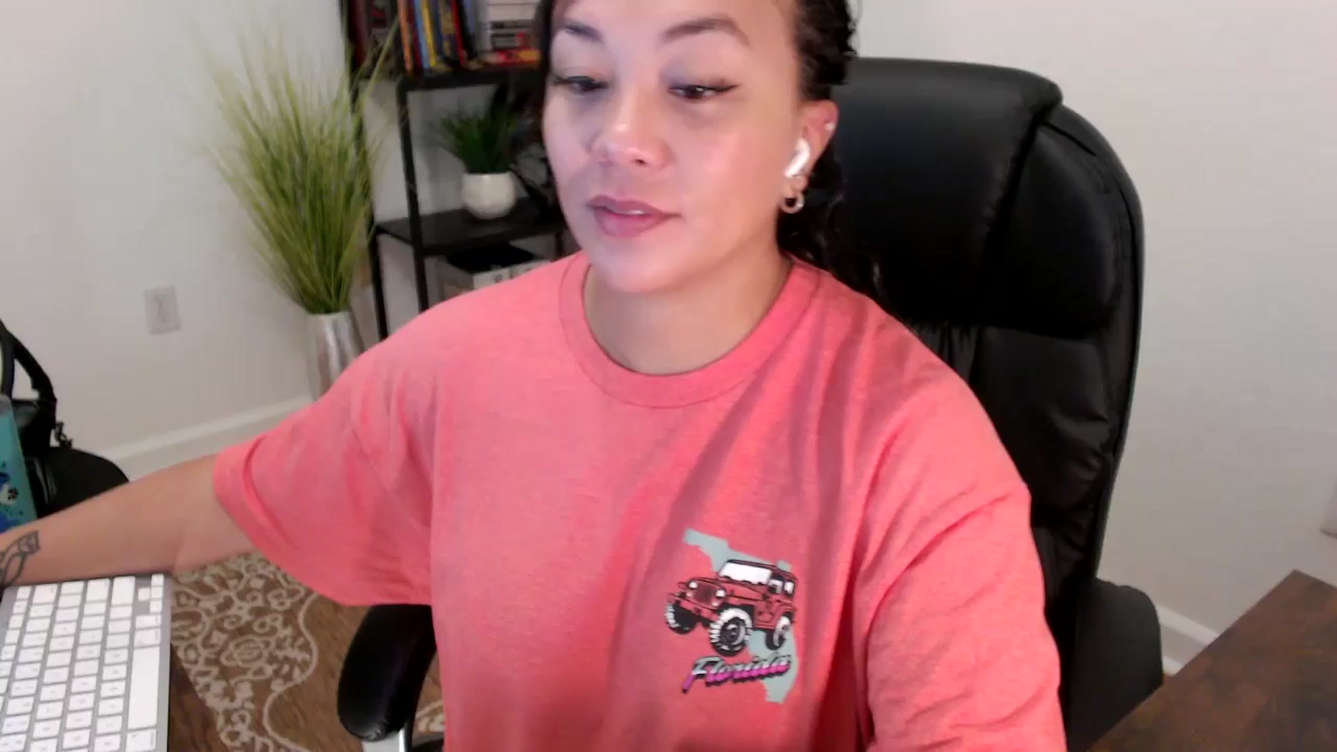 Gallery image thumbnail from MickaylaStar's myfreecams stream on, 06/05/2025, 15:47 image 1 of 20