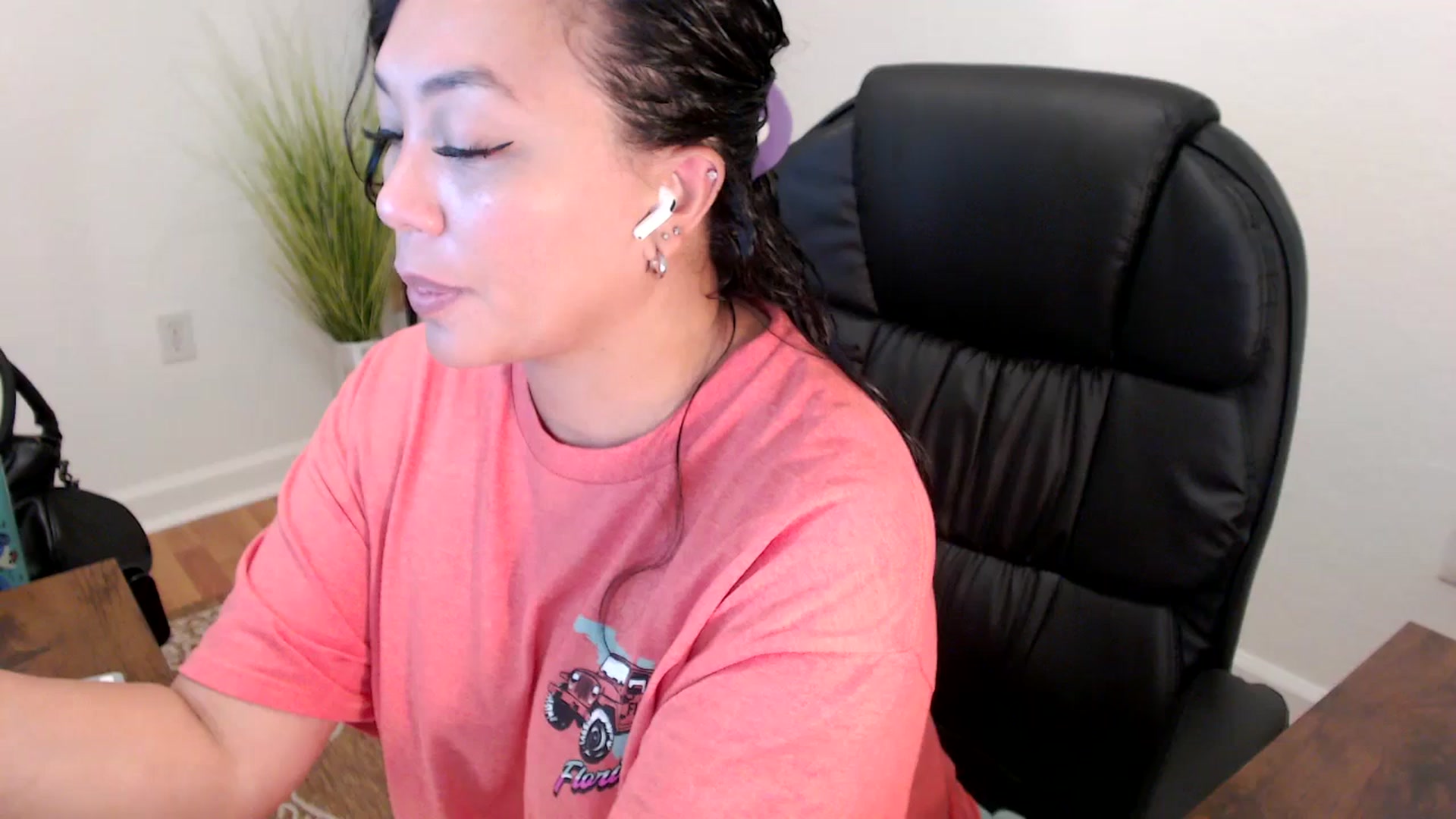 Gallery image thumbnail from MickaylaStar's myfreecams stream on, 06/05/2025, 15:47 image 6 of 20
